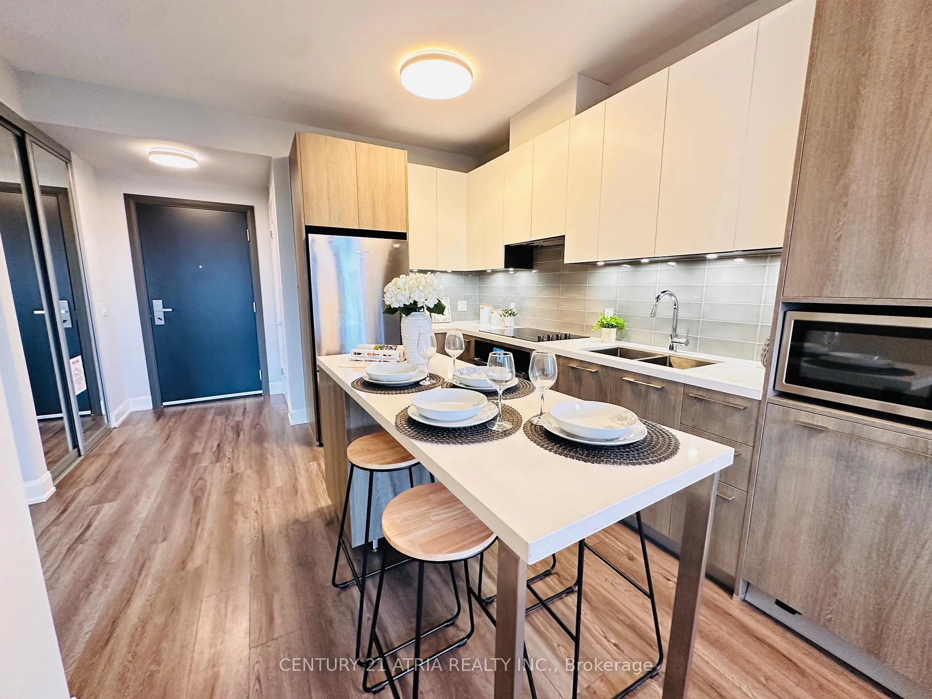 Photo 3 of Unit 902, 38 Water Walk Drive, Markham, Unionville — HOMEH