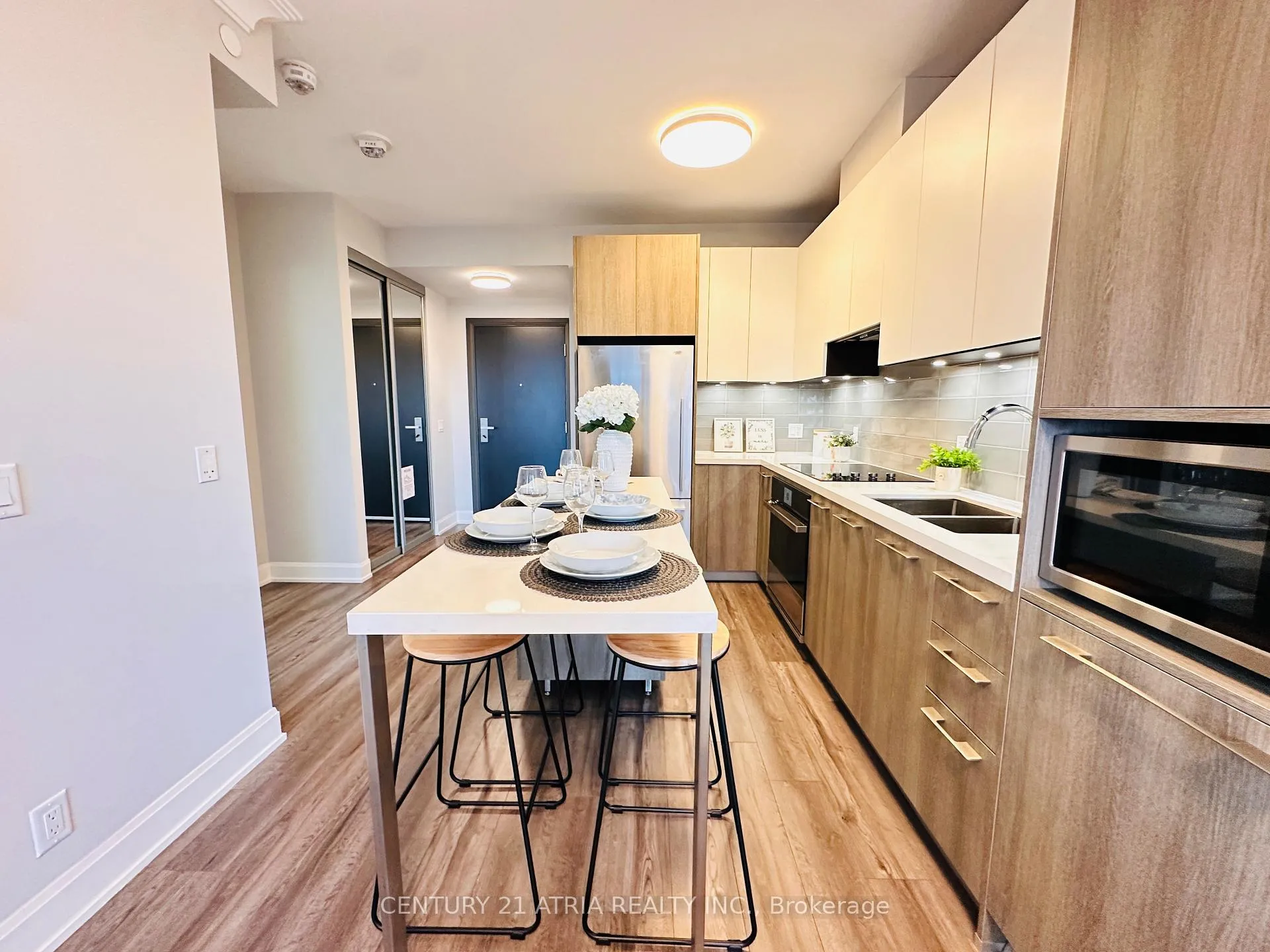 Photo 4 of Unit 902, 38 Water Walk Drive, Markham, Unionville — HOMEH