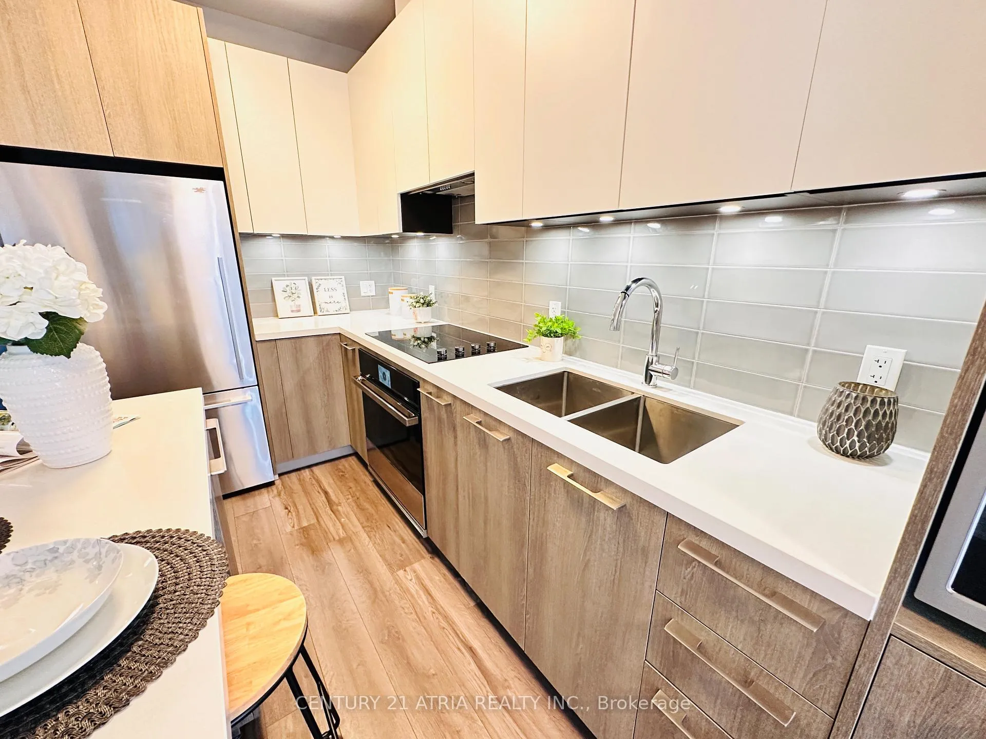 Photo 5 of Unit 902, 38 Water Walk Drive, Markham, Unionville — HOMEH