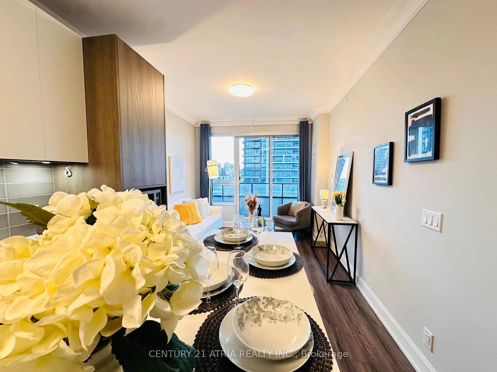 Photo 7 of Unit 902, 38 Water Walk Drive, Markham, Unionville — HOMEH