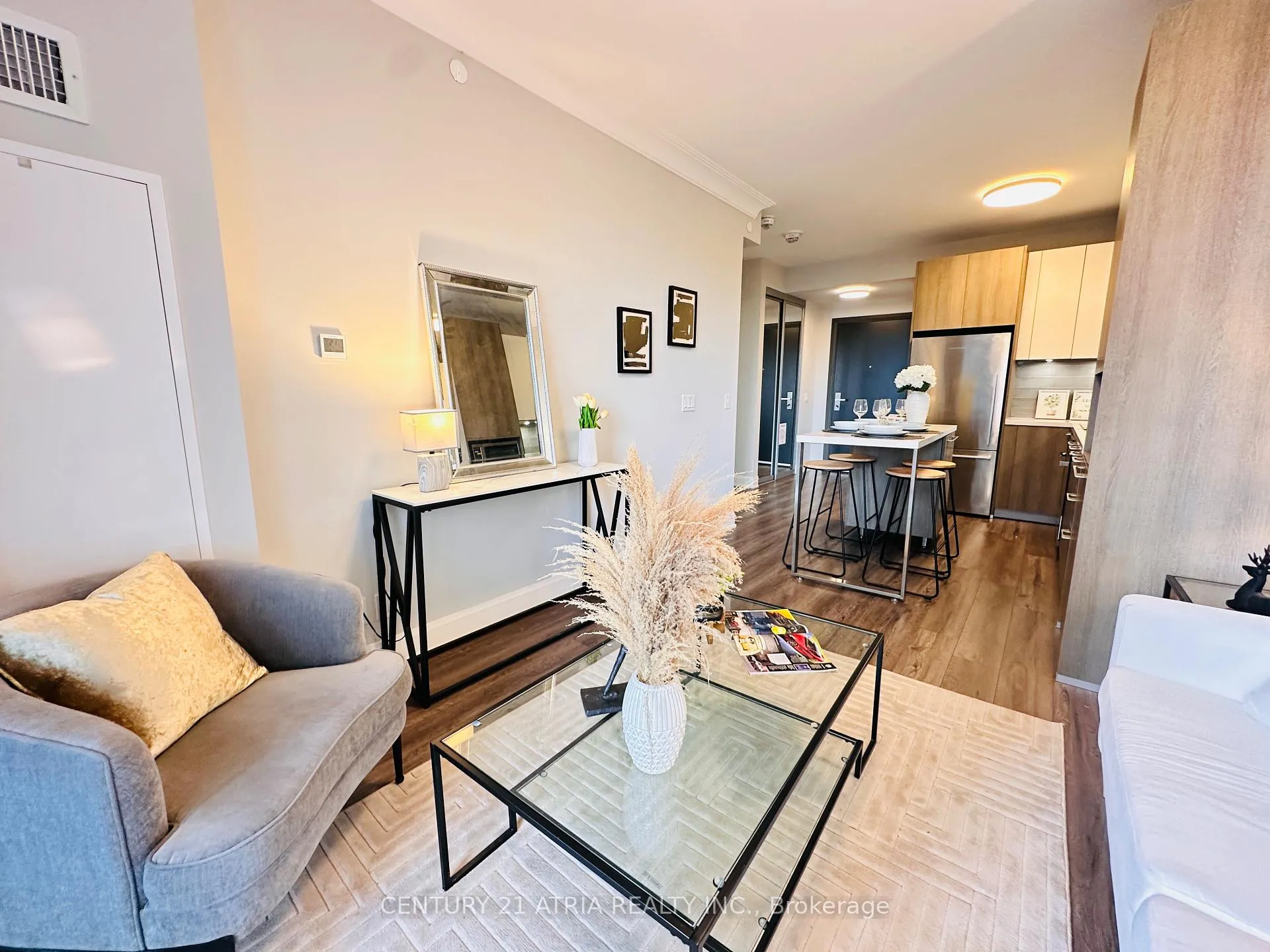 Photo 10 of Unit 902, 38 Water Walk Drive, Markham, Unionville — HOMEH