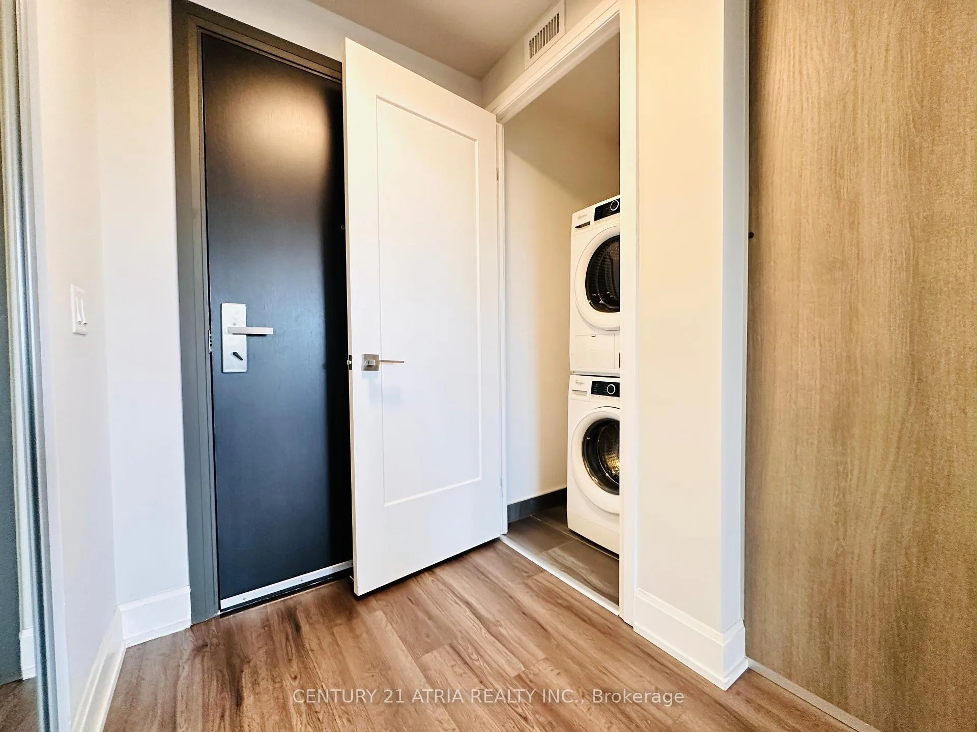 Photo 16 of Unit 902, 38 Water Walk Drive, Markham, Unionville — HOMEH