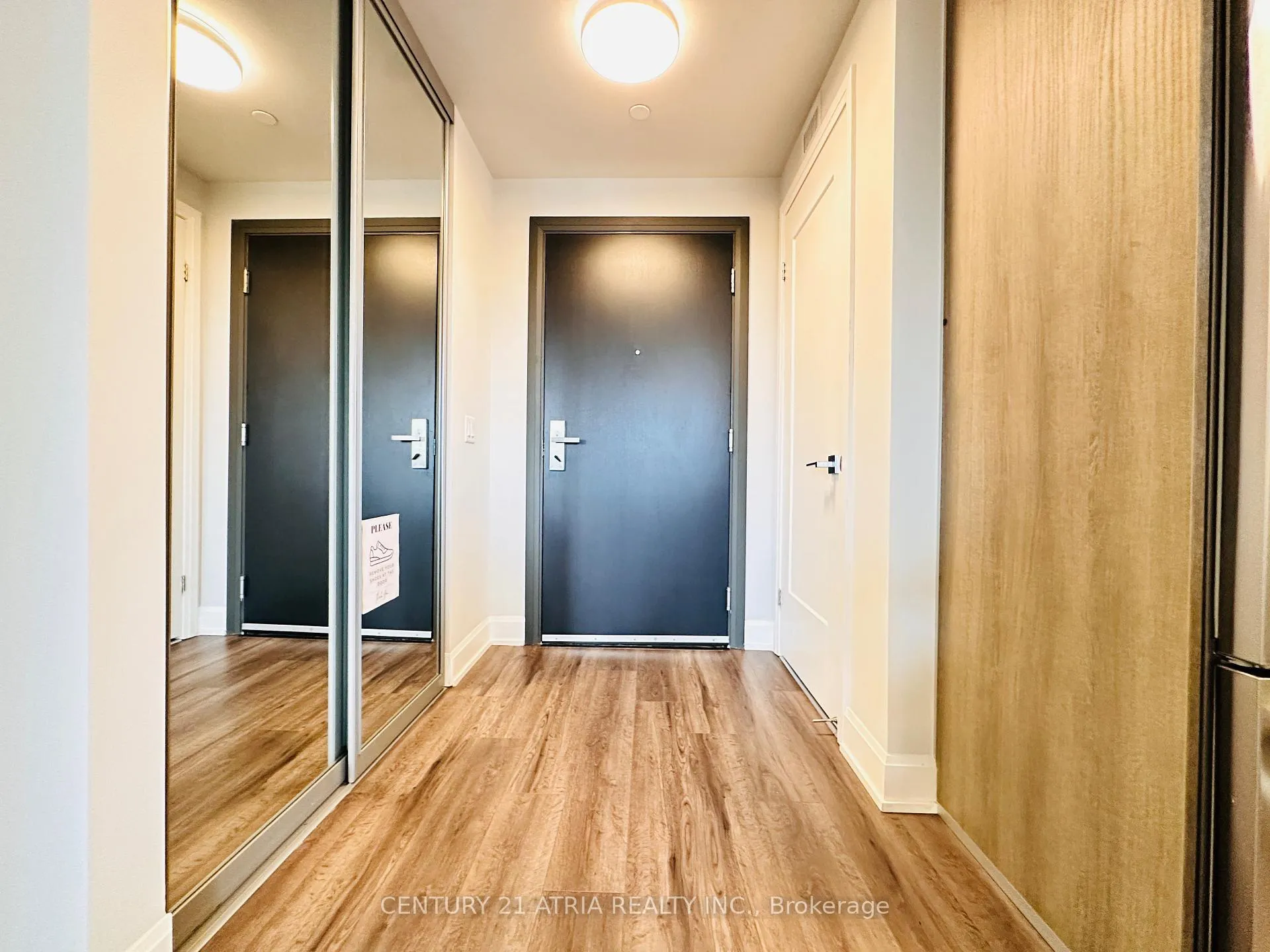 Photo 17 of Unit 902, 38 Water Walk Drive, Markham, Unionville — HOMEH