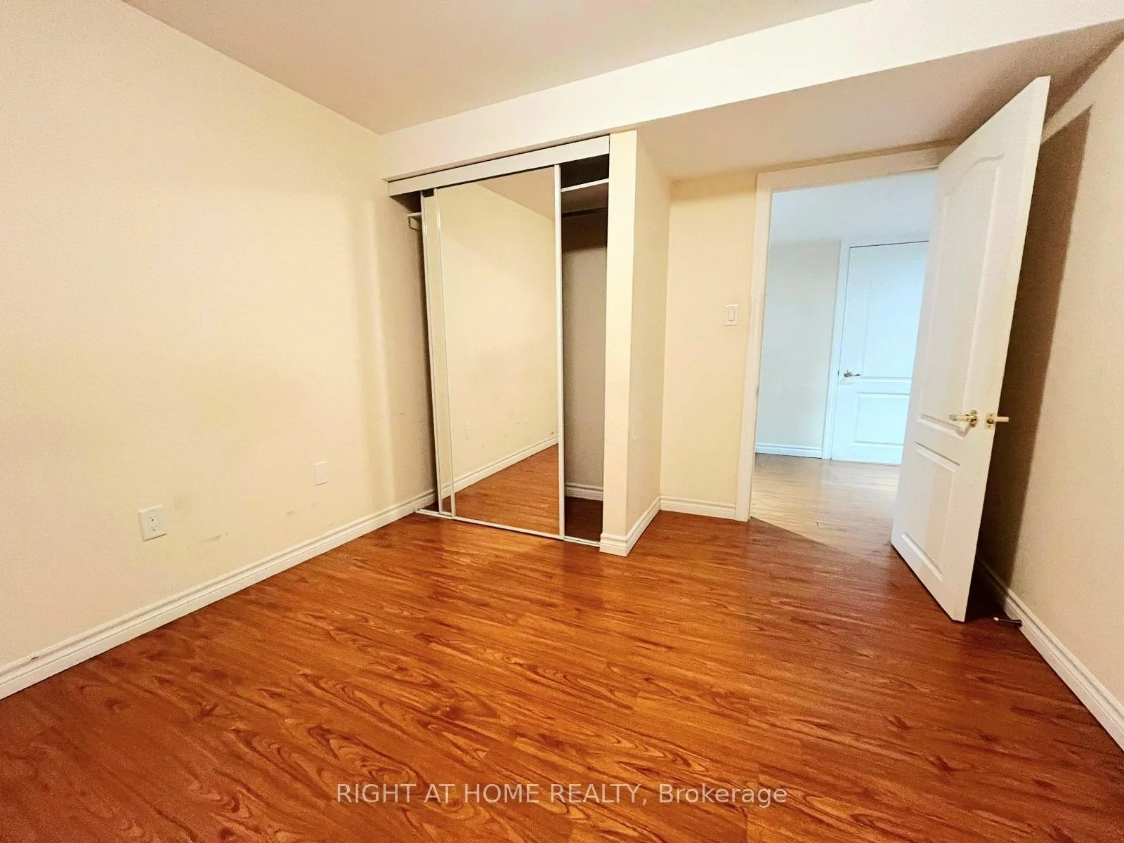 Photo 4 of Unit Bsmt, 3336 Raindance Crescent, Mississauga, Lisgar — HOMEH