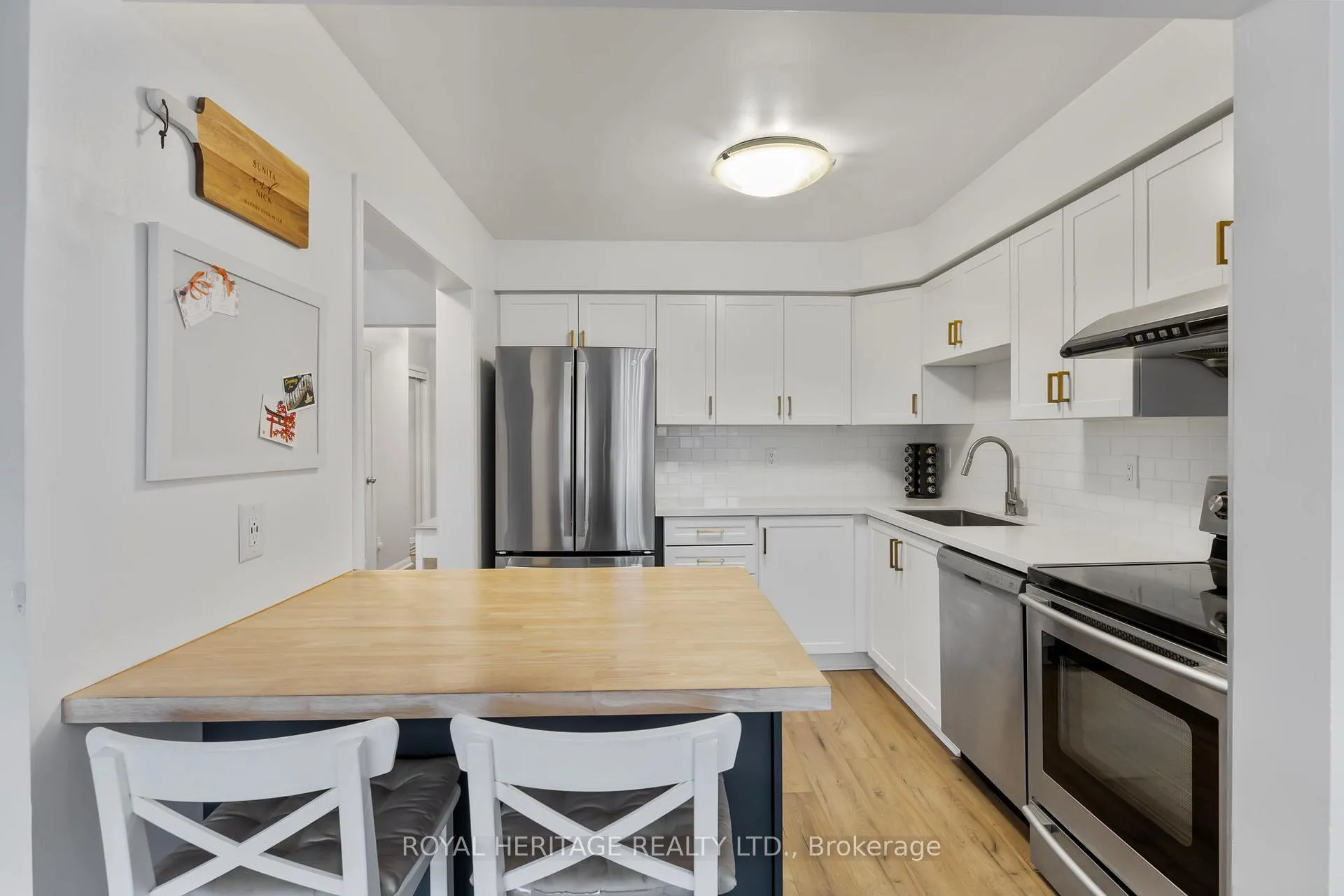 Photo 5 of 1251 Quest Circle, Mississauga, Meadowvale Village — HOMEH