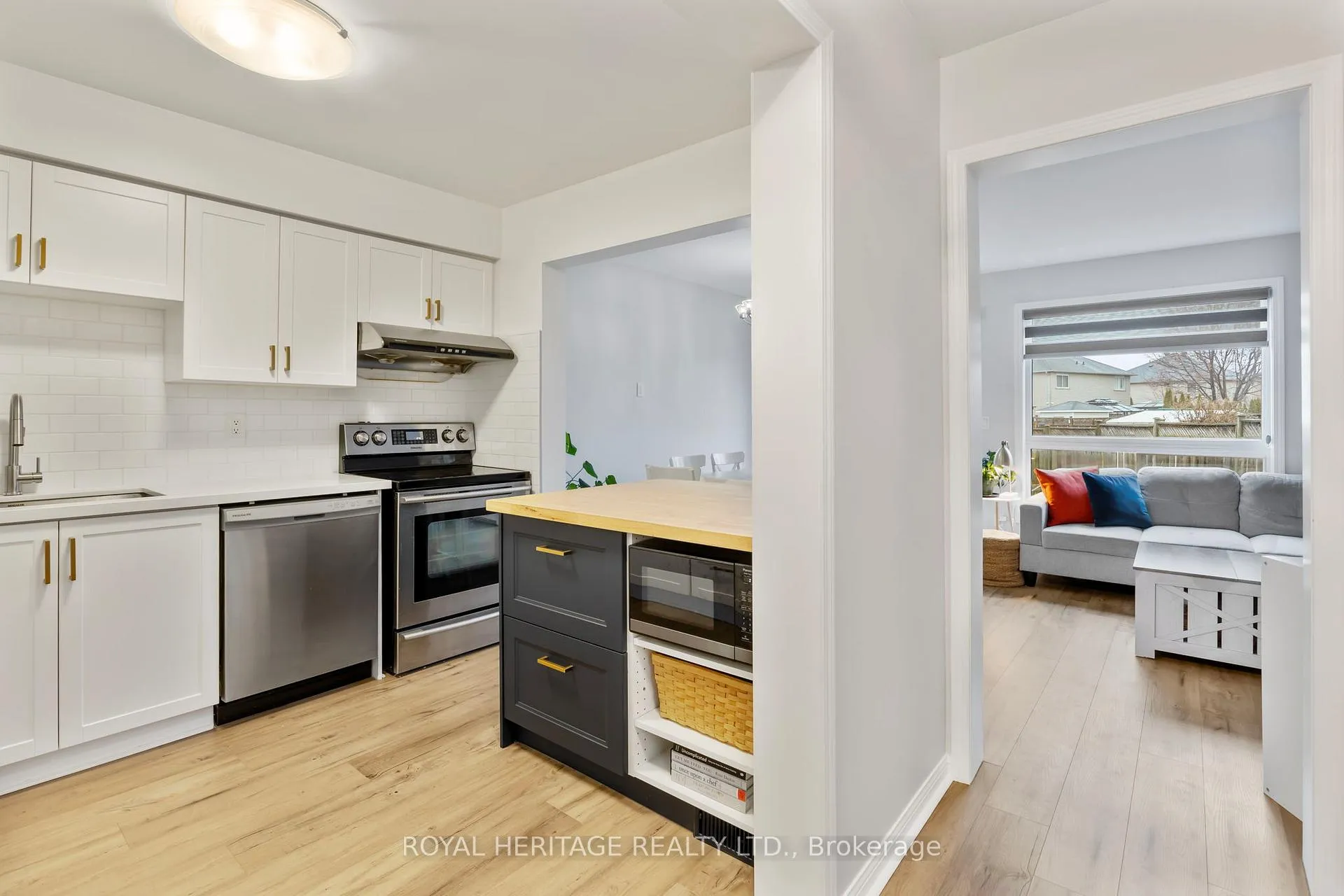 Photo 6 of 1251 Quest Circle, Mississauga, Meadowvale Village — HOMEH
