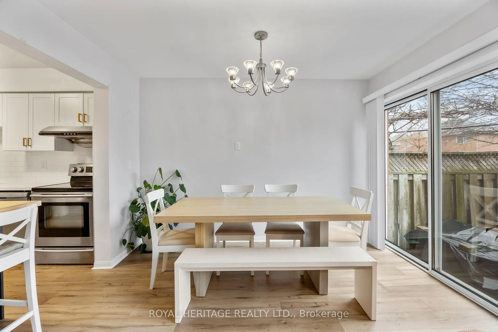 Photo 8 of 1251 Quest Circle, Mississauga, Meadowvale Village — HOMEH