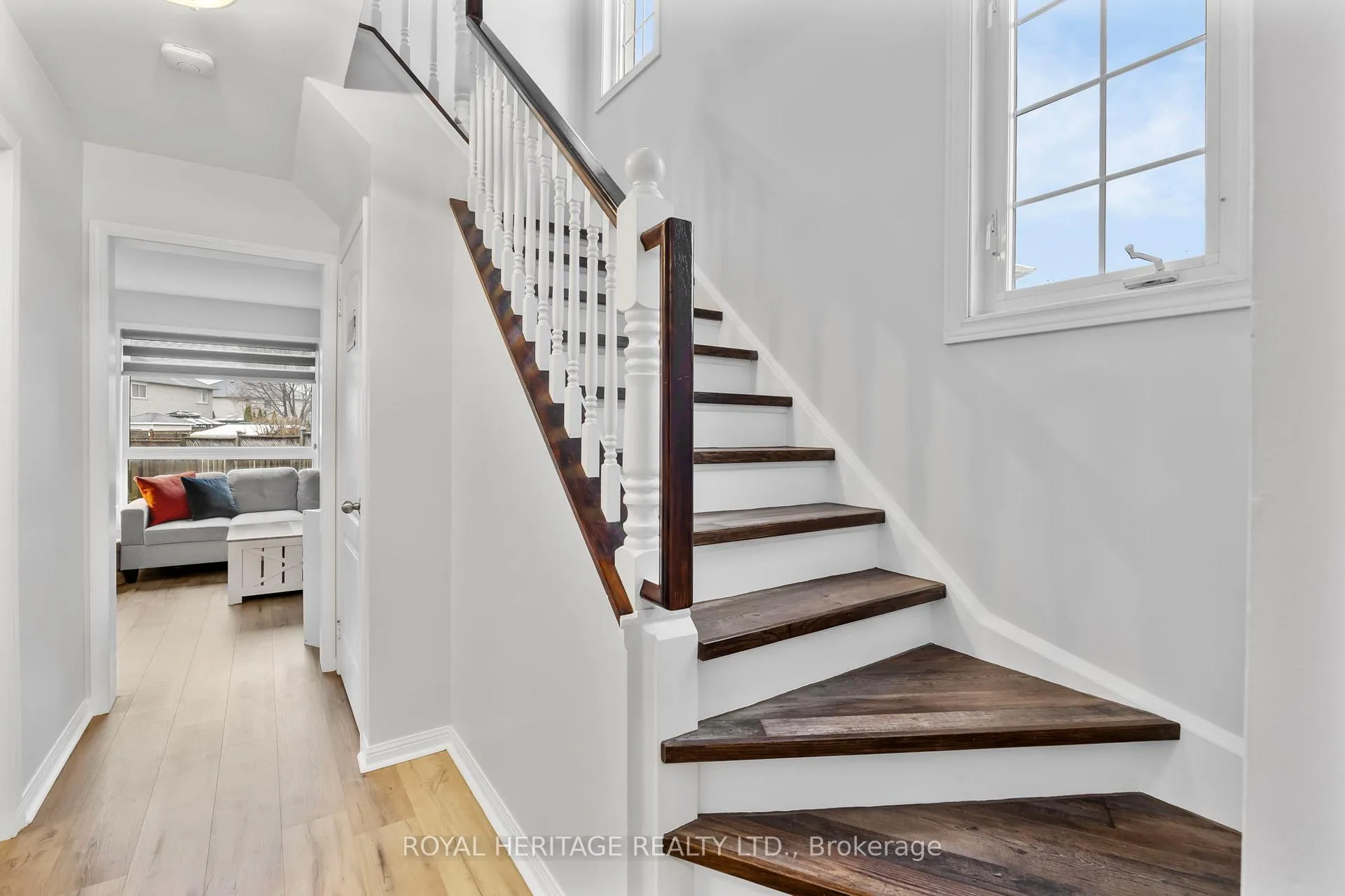 Photo 9 of 1251 Quest Circle, Mississauga, Meadowvale Village — HOMEH