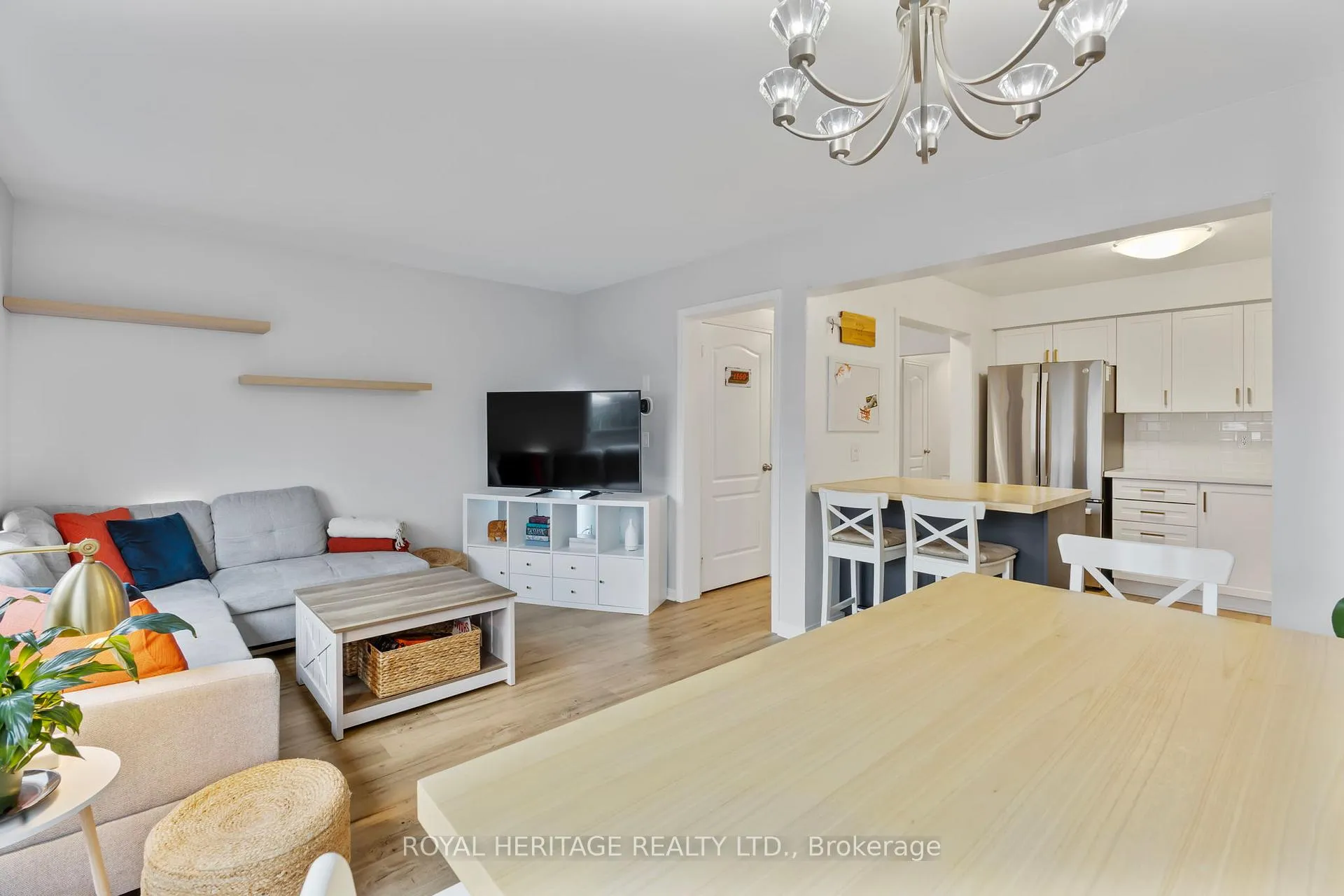 Photo 10 of 1251 Quest Circle, Mississauga, Meadowvale Village — HOMEH