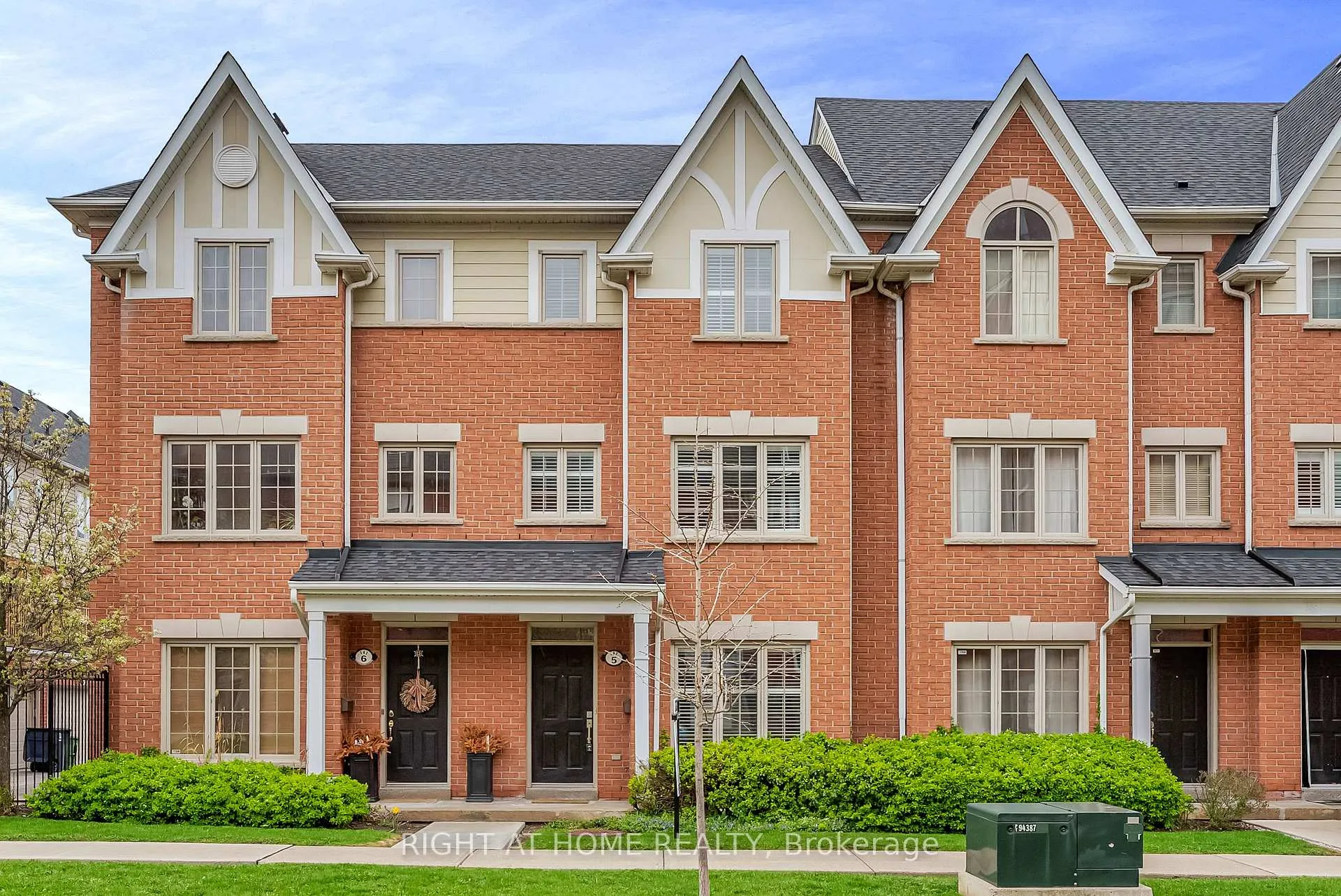Photo 1 of Unit 5, 141 Thirteenth Street, Etobicoke, New Toronto — HOMEH
