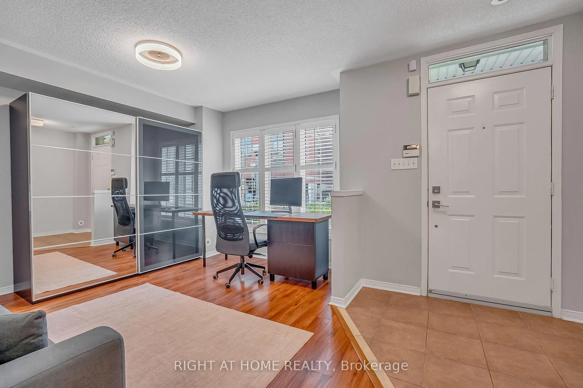 Photo 3 of Unit 5, 141 Thirteenth Street, Etobicoke, New Toronto — HOMEH