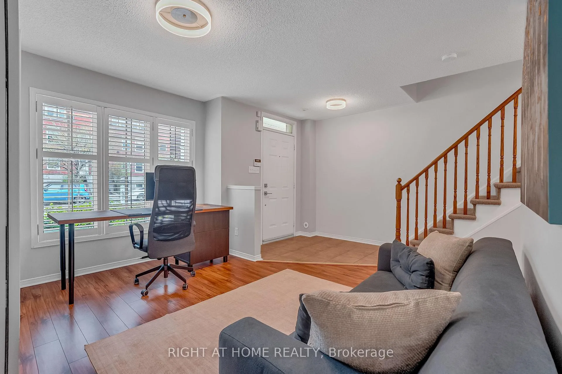 Photo 5 of Unit 5, 141 Thirteenth Street, Etobicoke, New Toronto — HOMEH