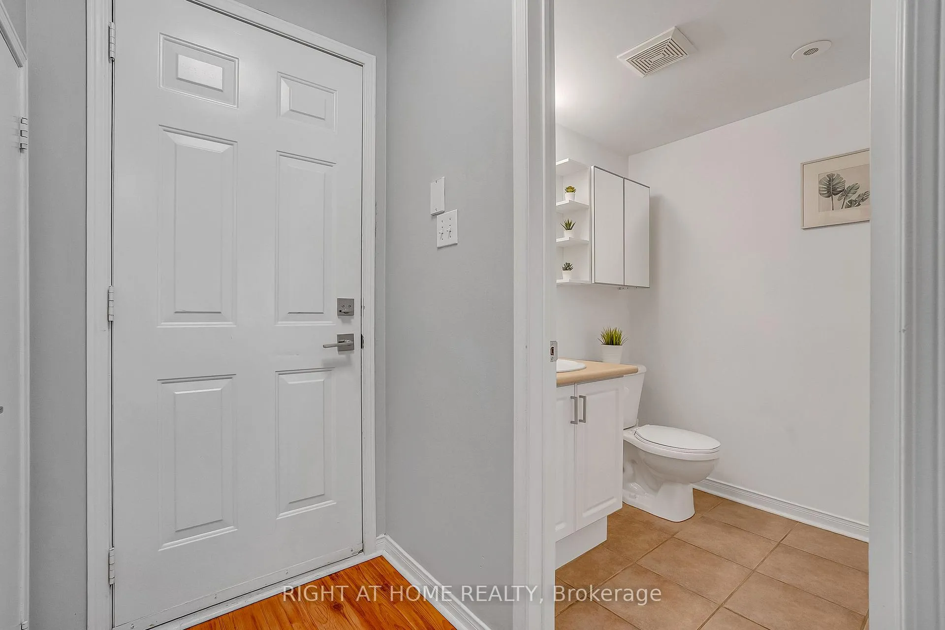 Photo 6 of Unit 5, 141 Thirteenth Street, Etobicoke, New Toronto — HOMEH
