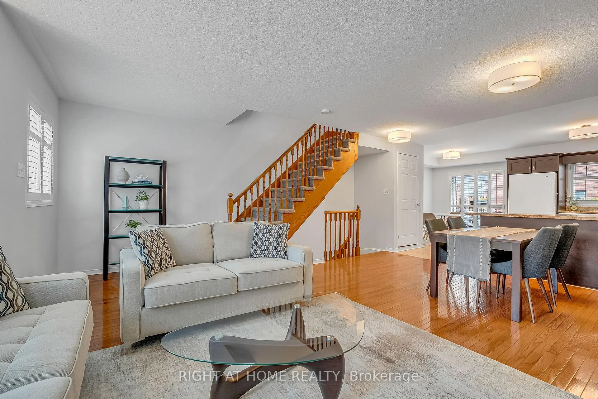 Photo 10 of Unit 5, 141 Thirteenth Street, Etobicoke, New Toronto — HOMEH