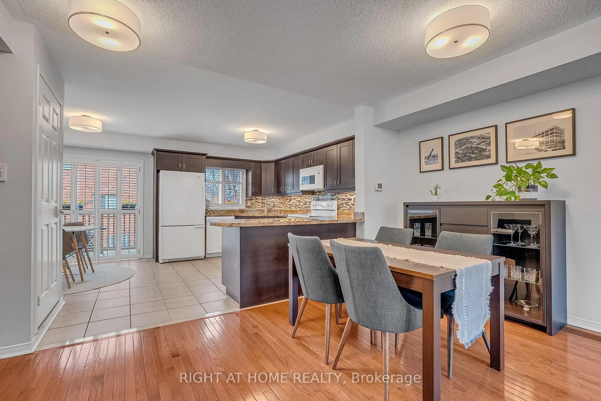 Photo 13 of Unit 5, 141 Thirteenth Street, Etobicoke, New Toronto — HOMEH