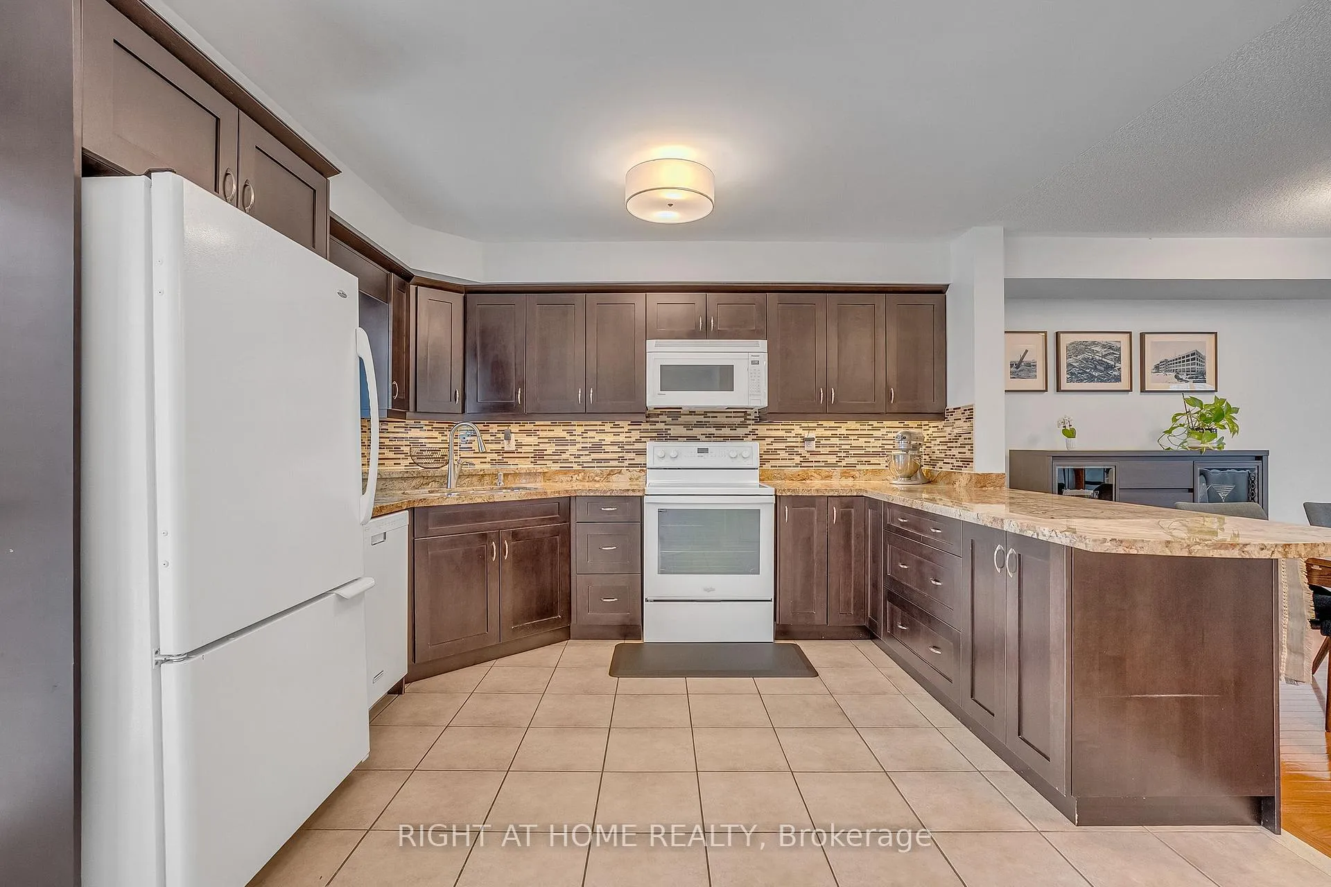Photo 16 of Unit 5, 141 Thirteenth Street, Etobicoke, New Toronto — HOMEH