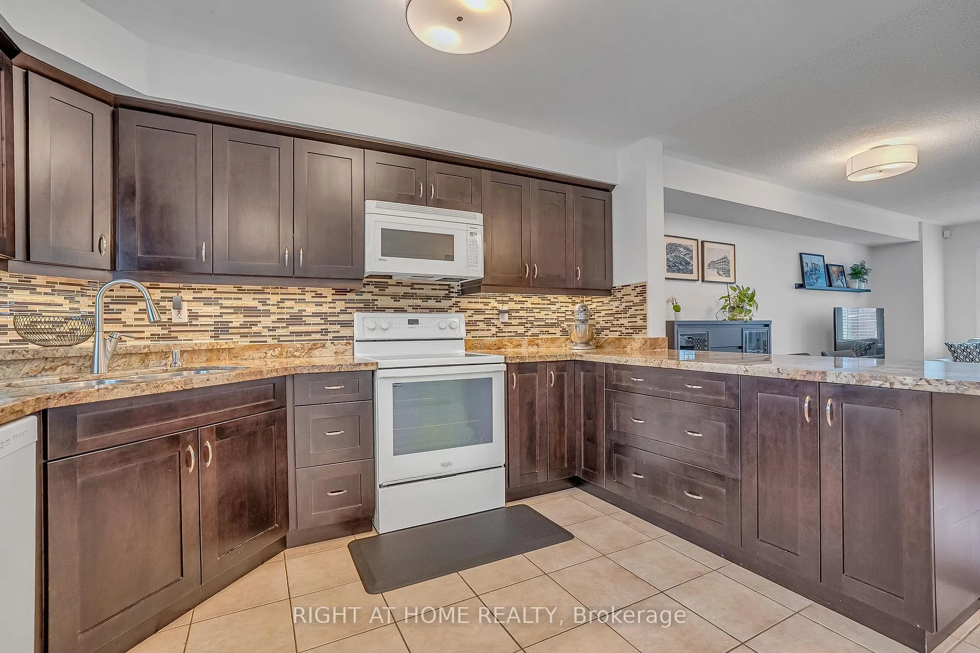 Photo 18 of Unit 5, 141 Thirteenth Street, Etobicoke, New Toronto — HOMEH