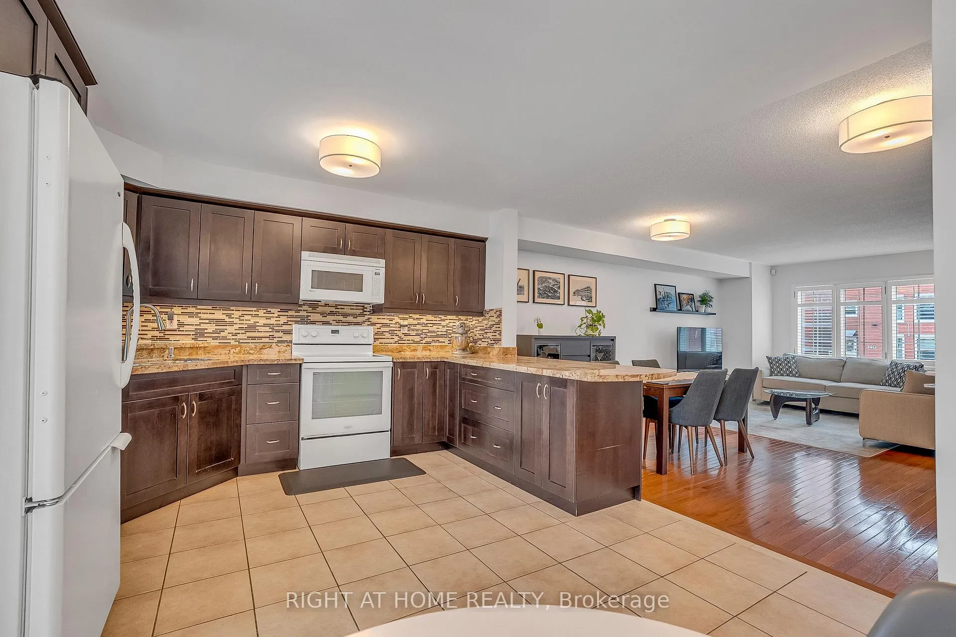 Photo 19 of Unit 5, 141 Thirteenth Street, Etobicoke, New Toronto — HOMEH