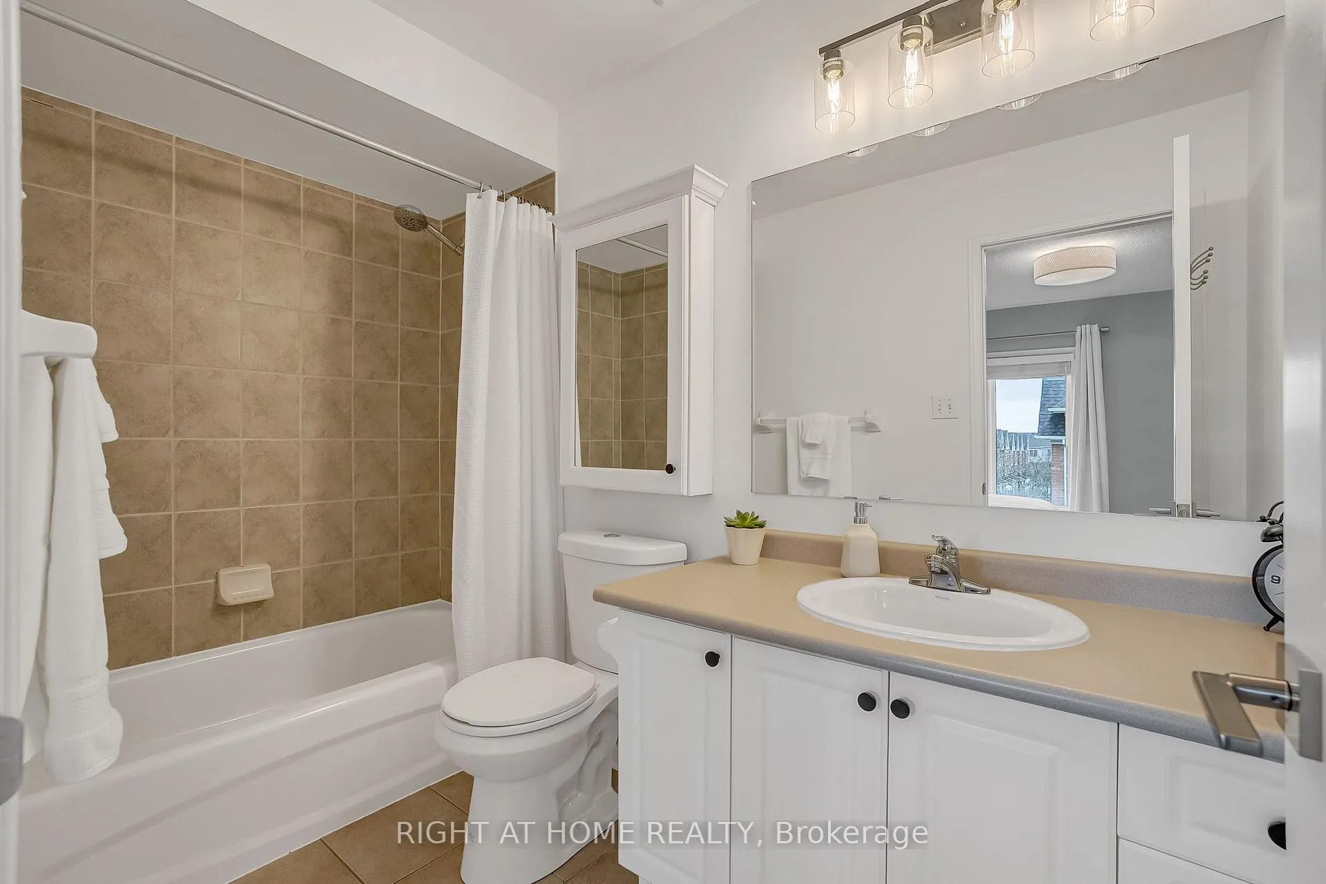Photo 26 of Unit 5, 141 Thirteenth Street, Etobicoke, New Toronto — HOMEH