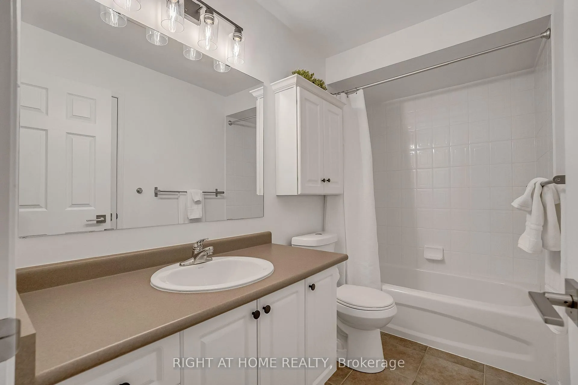 Photo 31 of Unit 5, 141 Thirteenth Street, Etobicoke, New Toronto — HOMEH