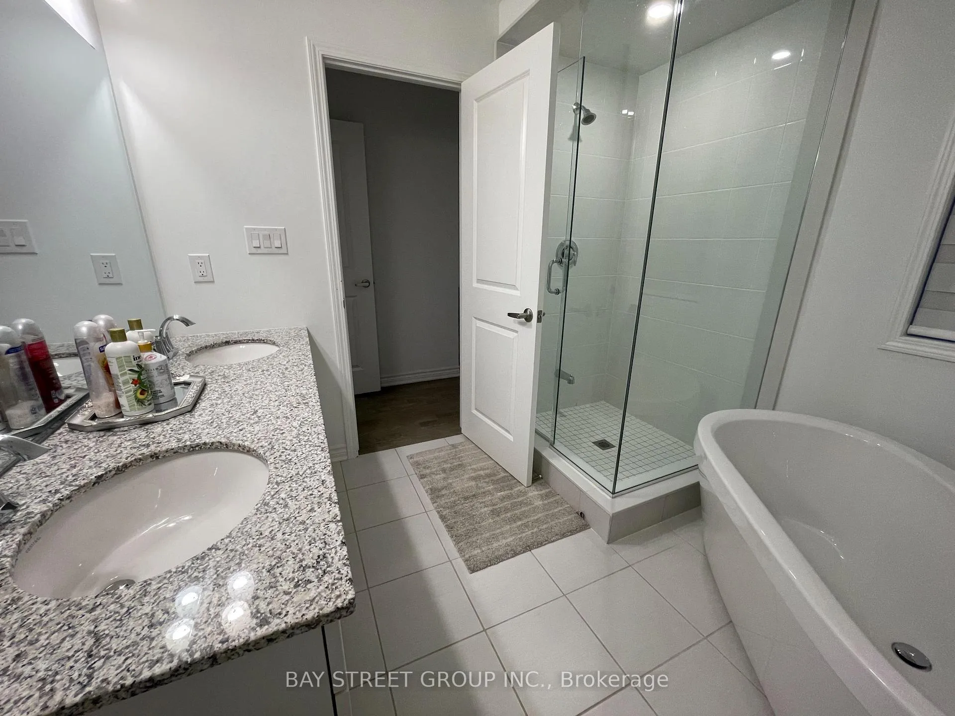 Photo 25 of 3095 Travertine Drive, Oakville, Northwest — HOMEH