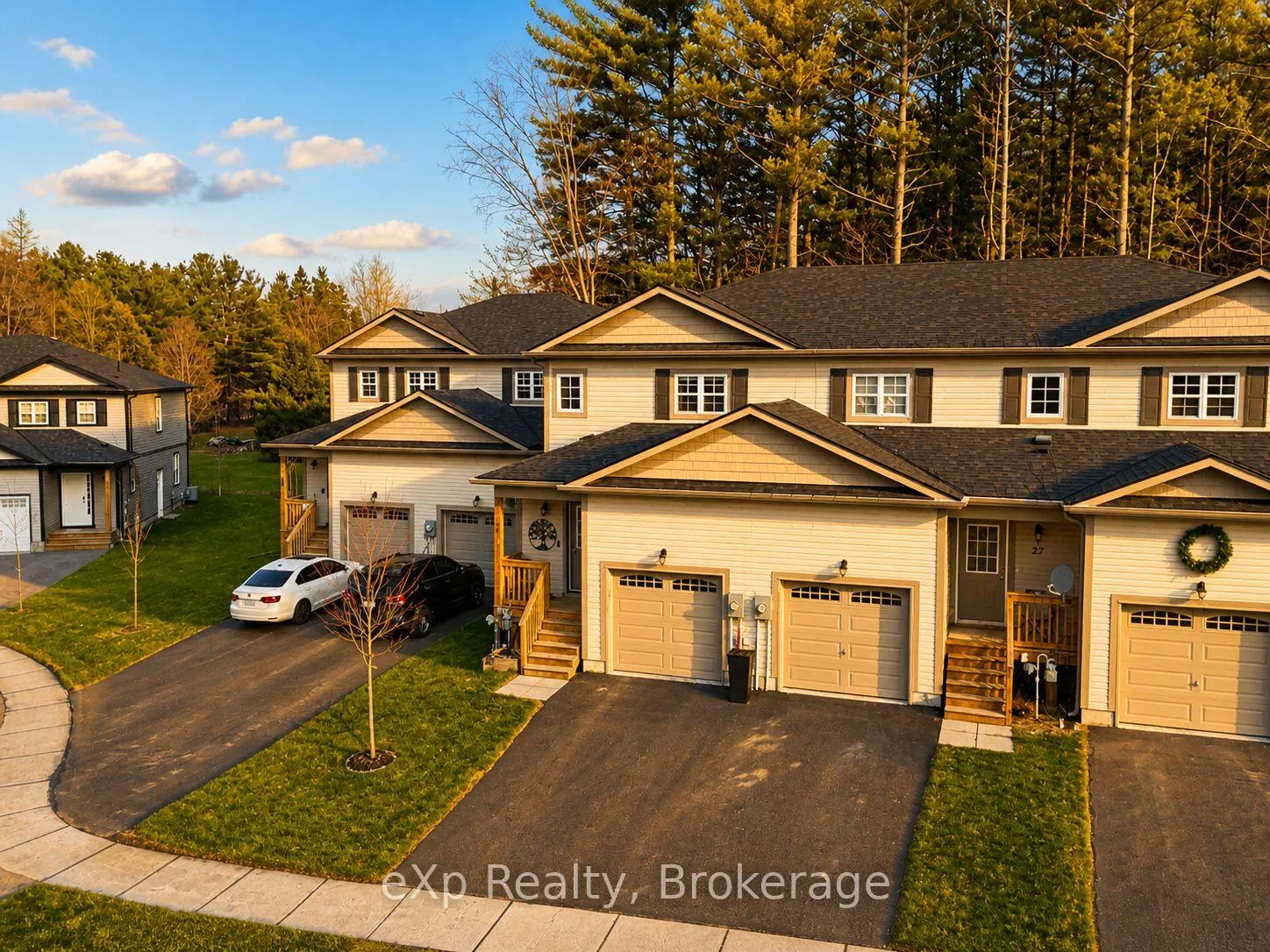 Photo 2 of 29 Nicole Park Place, Bracebridge, Macaulay — HOMEH