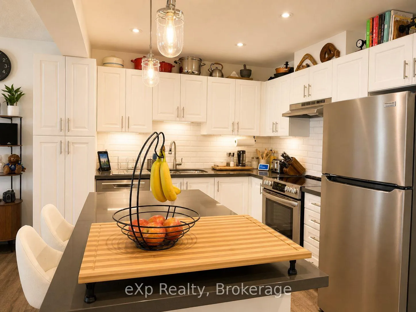 Photo 9 of 29 Nicole Park Place, Bracebridge, Macaulay — HOMEH