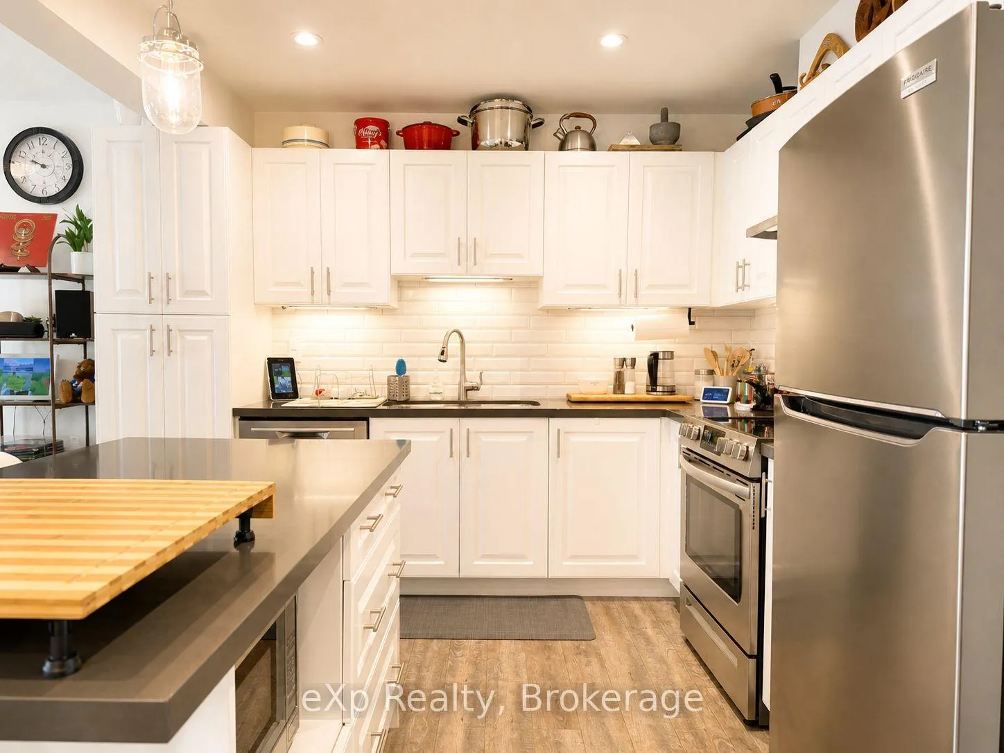 Photo 10 of 29 Nicole Park Place, Bracebridge, Macaulay — HOMEH