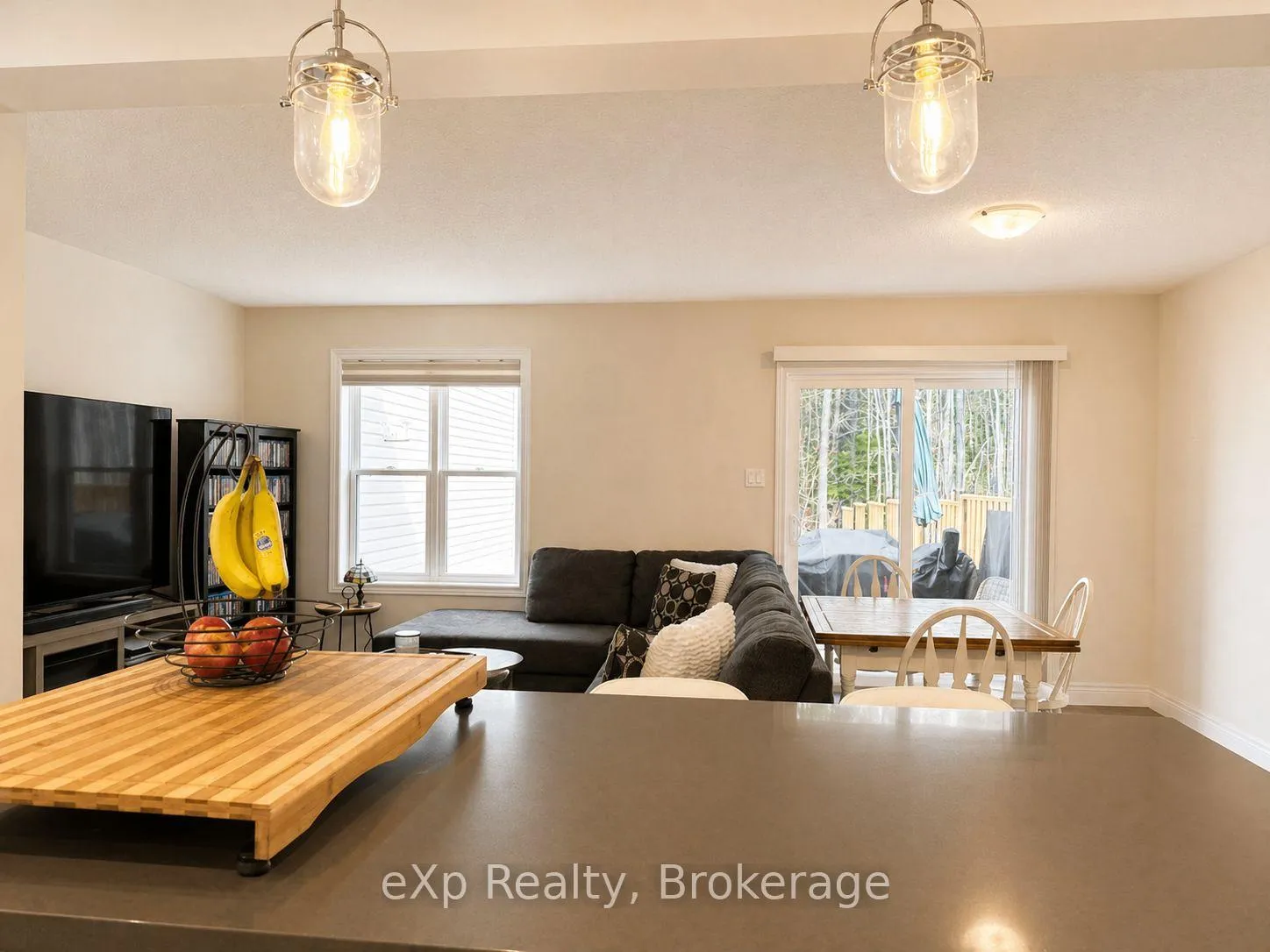 Photo 12 of 29 Nicole Park Place, Bracebridge, Macaulay — HOMEH