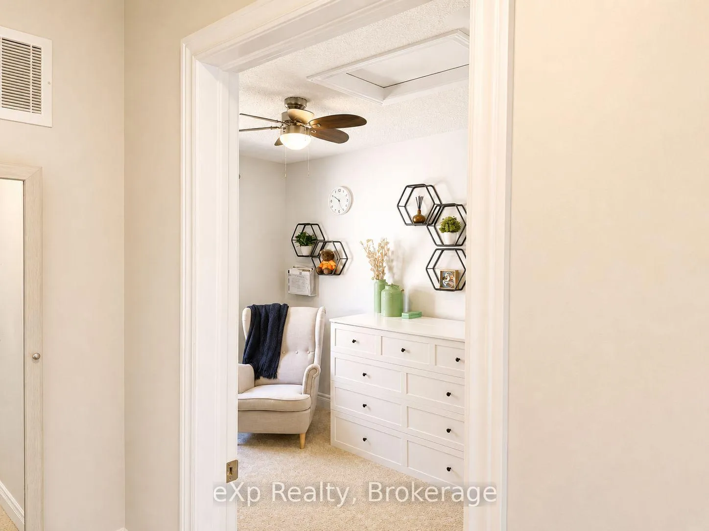 Photo 23 of 29 Nicole Park Place, Bracebridge, Macaulay — HOMEH