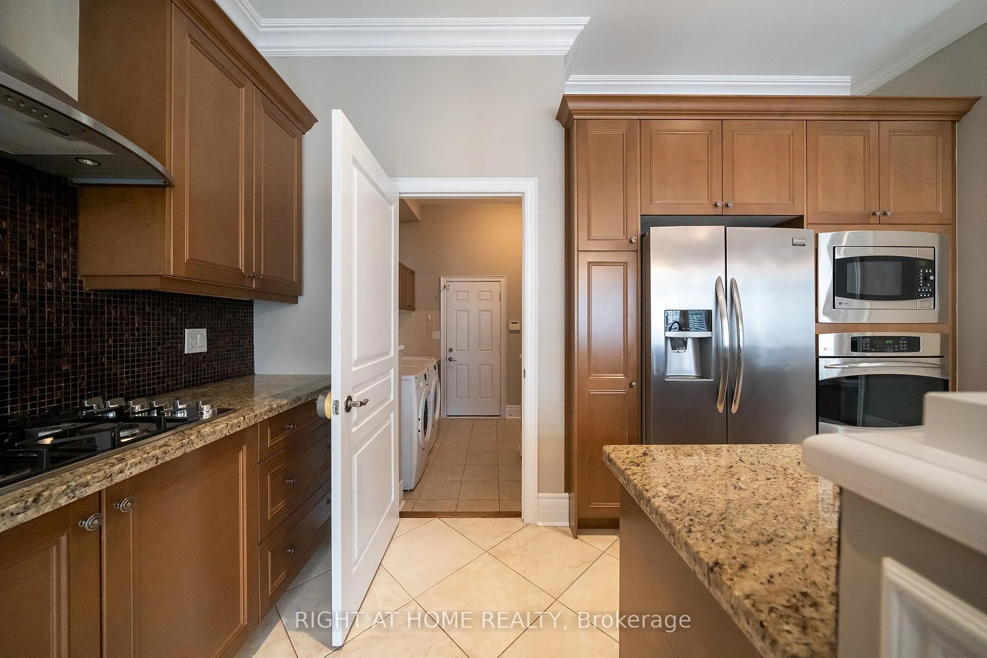 Photo 18 of 3353 Skipton Lane, Oakville, Bronte Creek — HOMEH