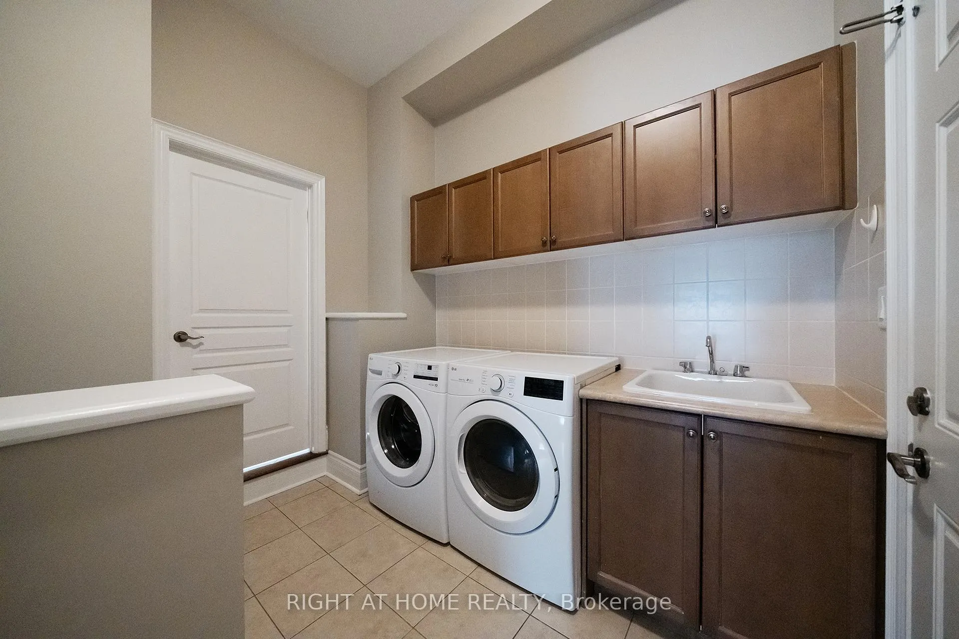Photo 19 of 3353 Skipton Lane, Oakville, Bronte Creek — HOMEH