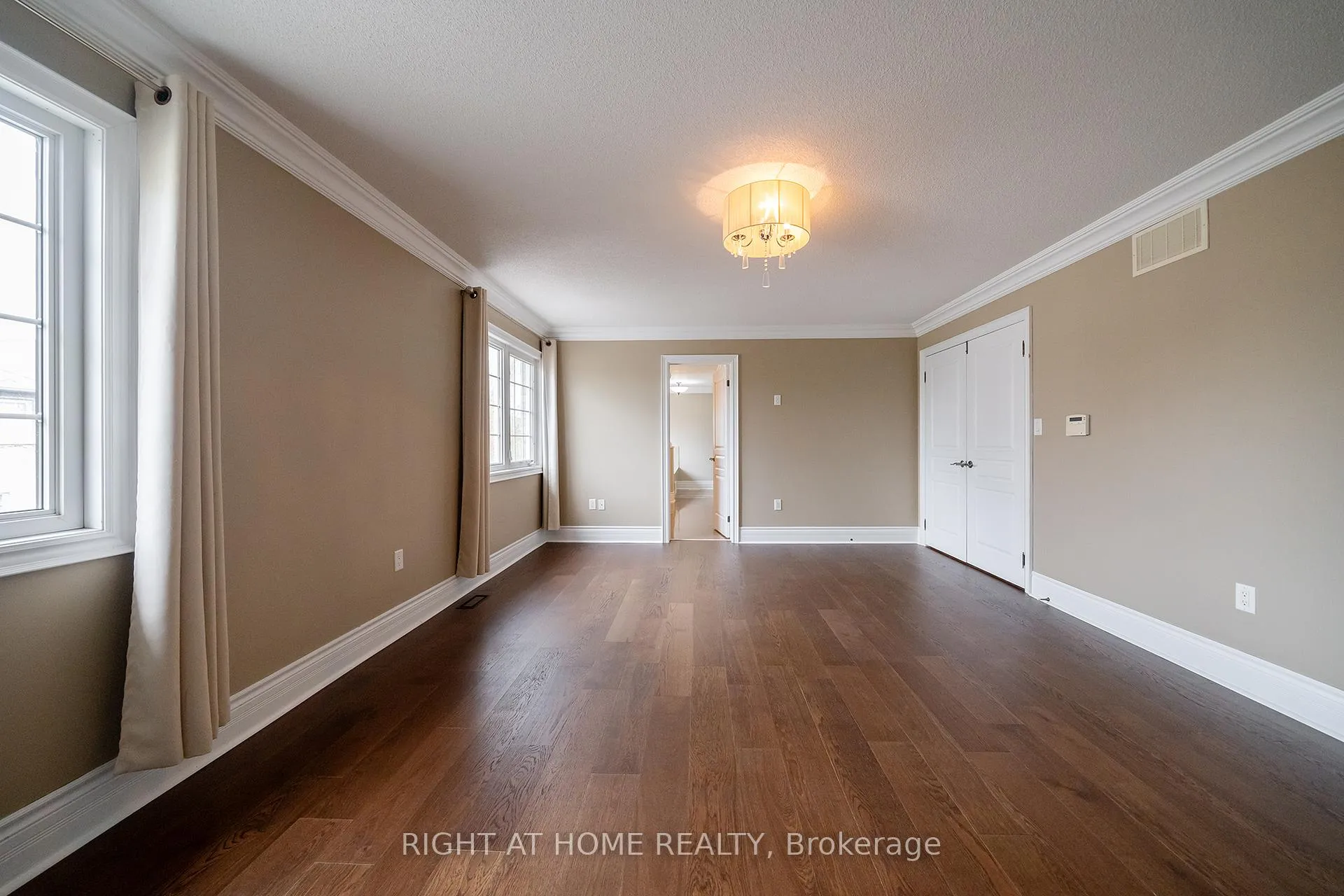 Photo 25 of 3353 Skipton Lane, Oakville, Bronte Creek — HOMEH