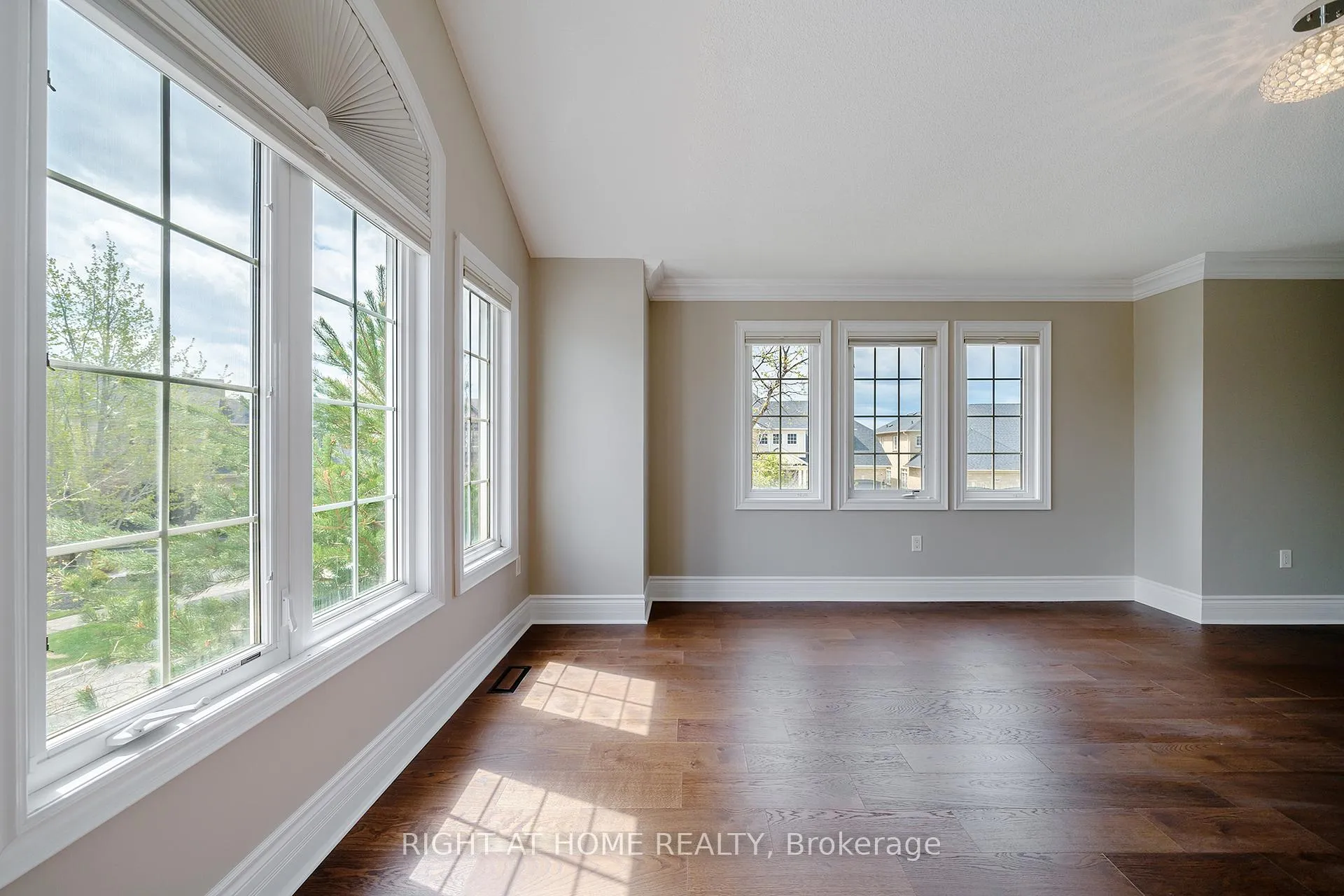 Photo 34 of 3353 Skipton Lane, Oakville, Bronte Creek — HOMEH