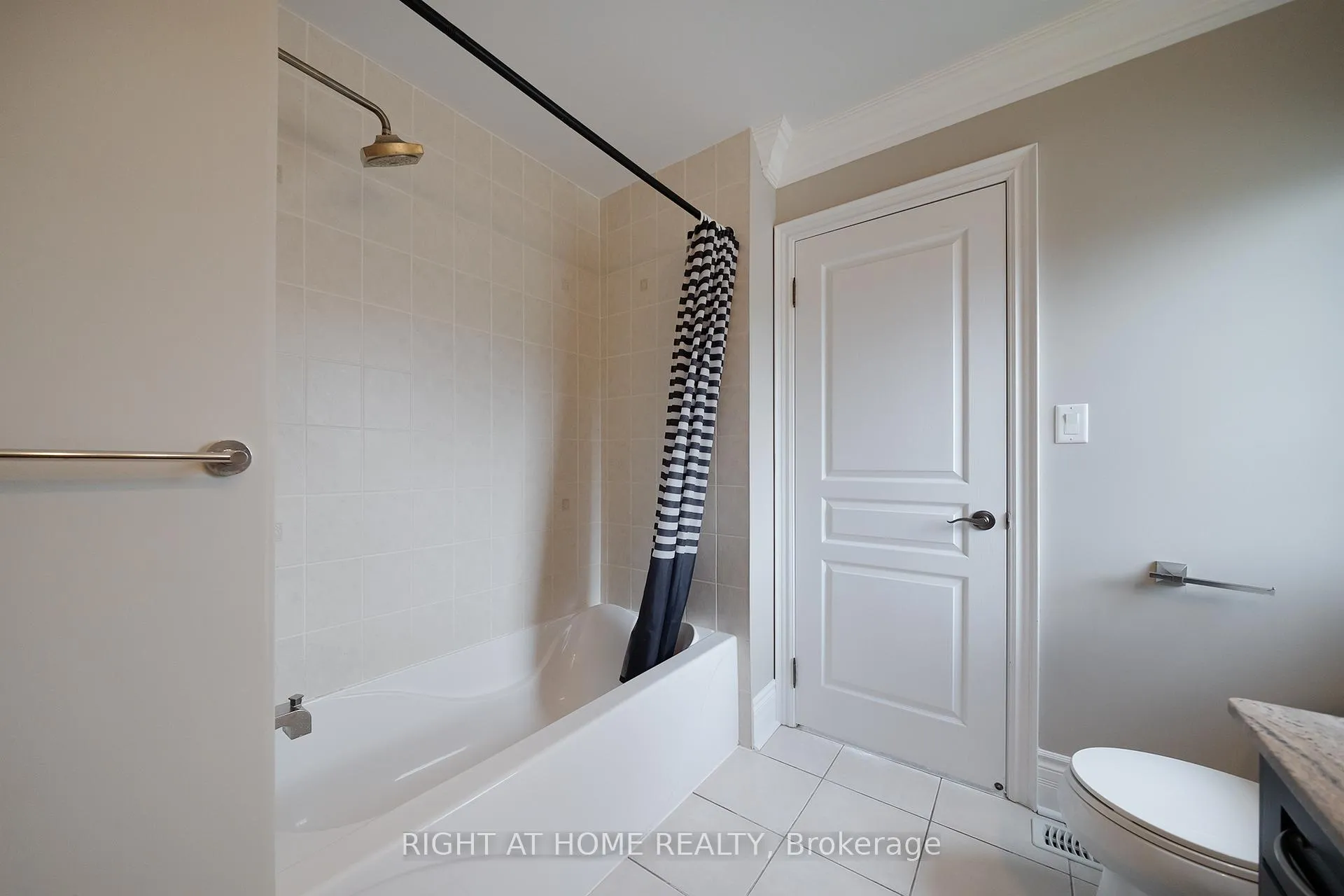 Photo 36 of 3353 Skipton Lane, Oakville, Bronte Creek — HOMEH