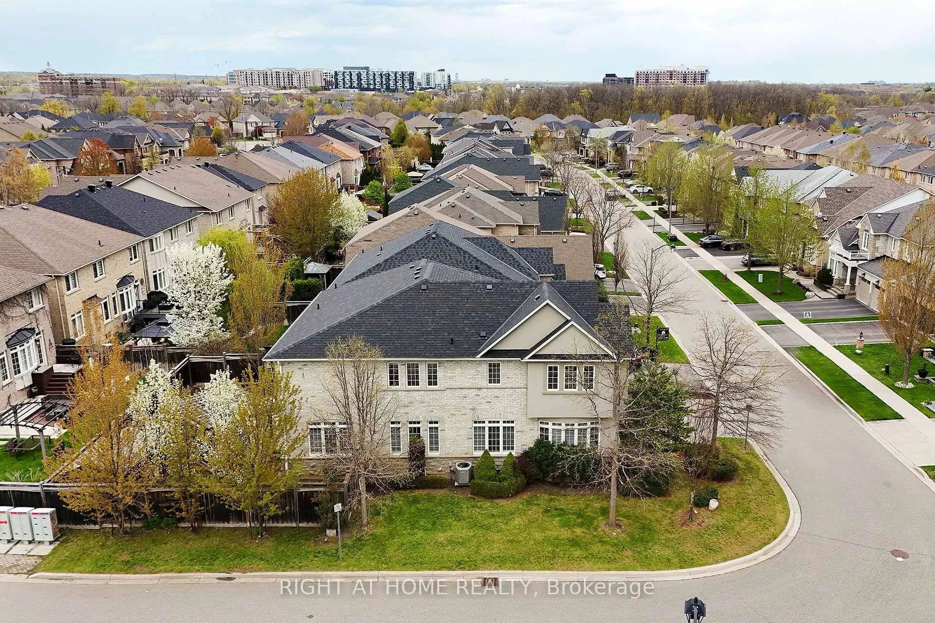Photo 49 of 3353 Skipton Lane, Oakville, Bronte Creek — HOMEH