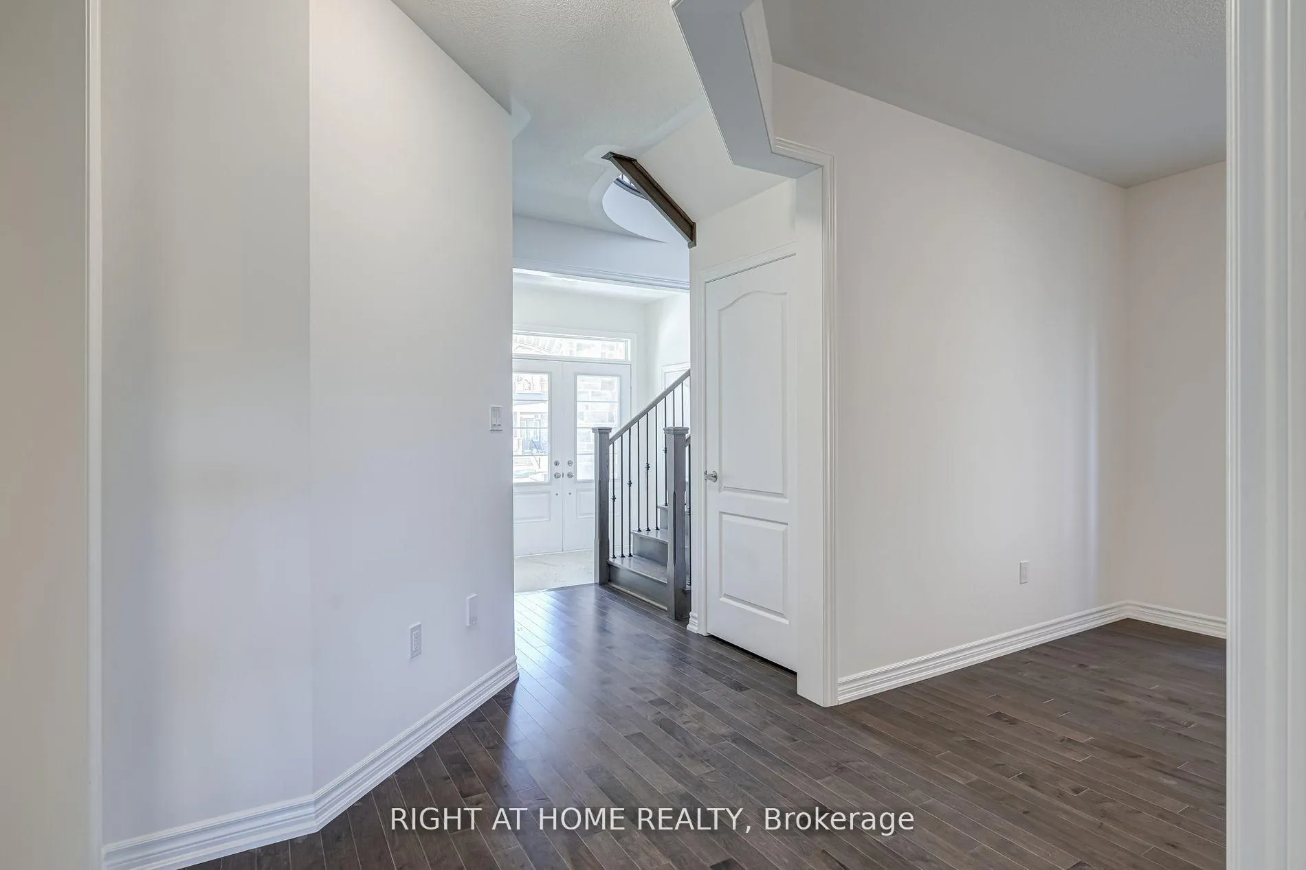 Photo 5 of 96 Connell Drive, Georgina, Keswick North — HOMEH