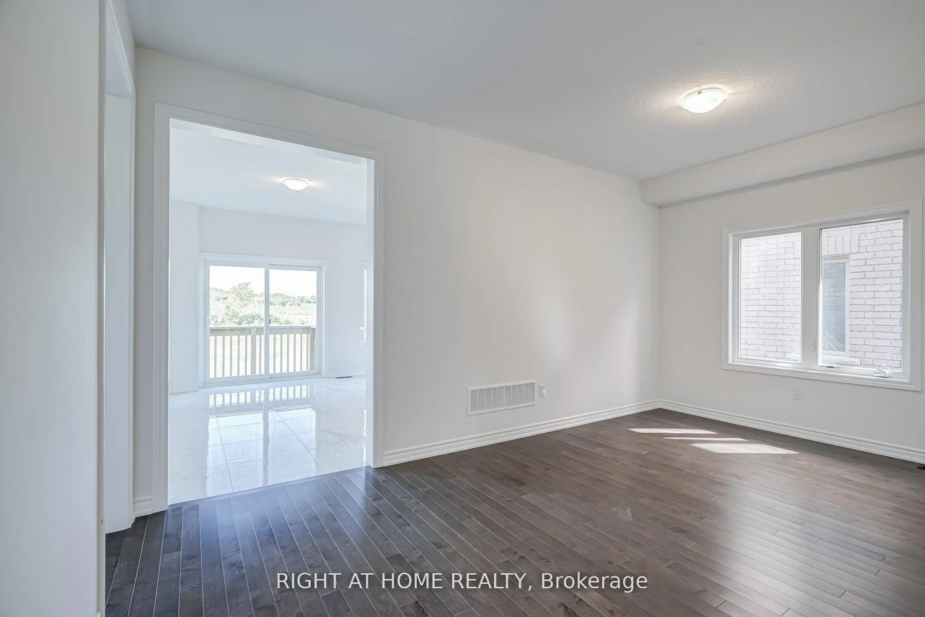 Photo 6 of 96 Connell Drive, Georgina, Keswick North — HOMEH