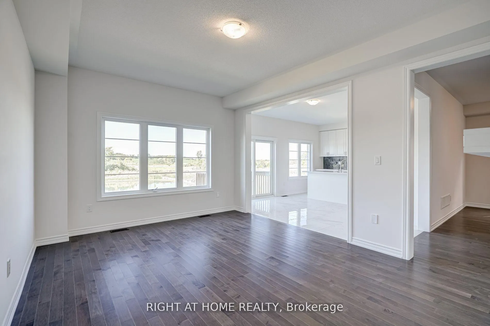 Photo 9 of 96 Connell Drive, Georgina, Keswick North — HOMEH