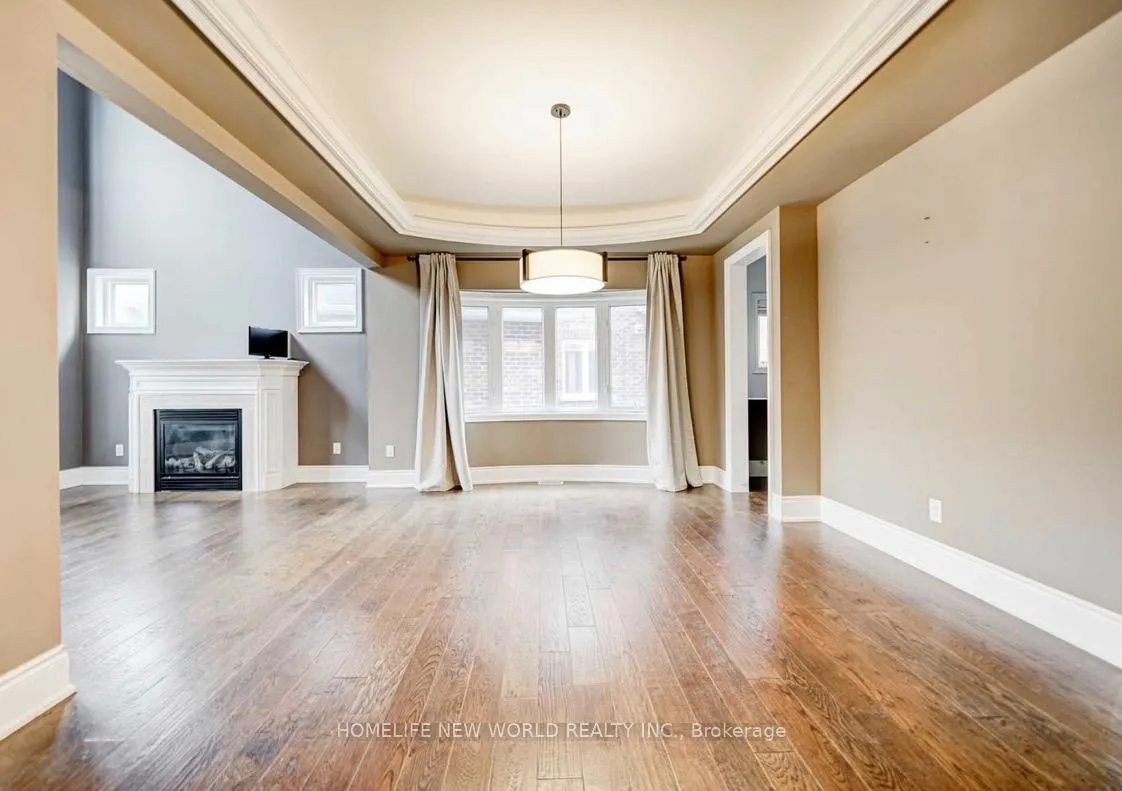 Photo 3 of 83 Kane Crescent, Aurora, Bayview Northeast — HOMEH