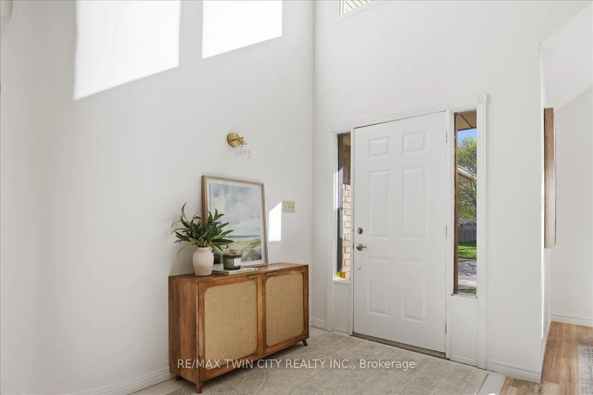Photo 2 of 26 Robertson Crescent, Waterloo — HOMEH