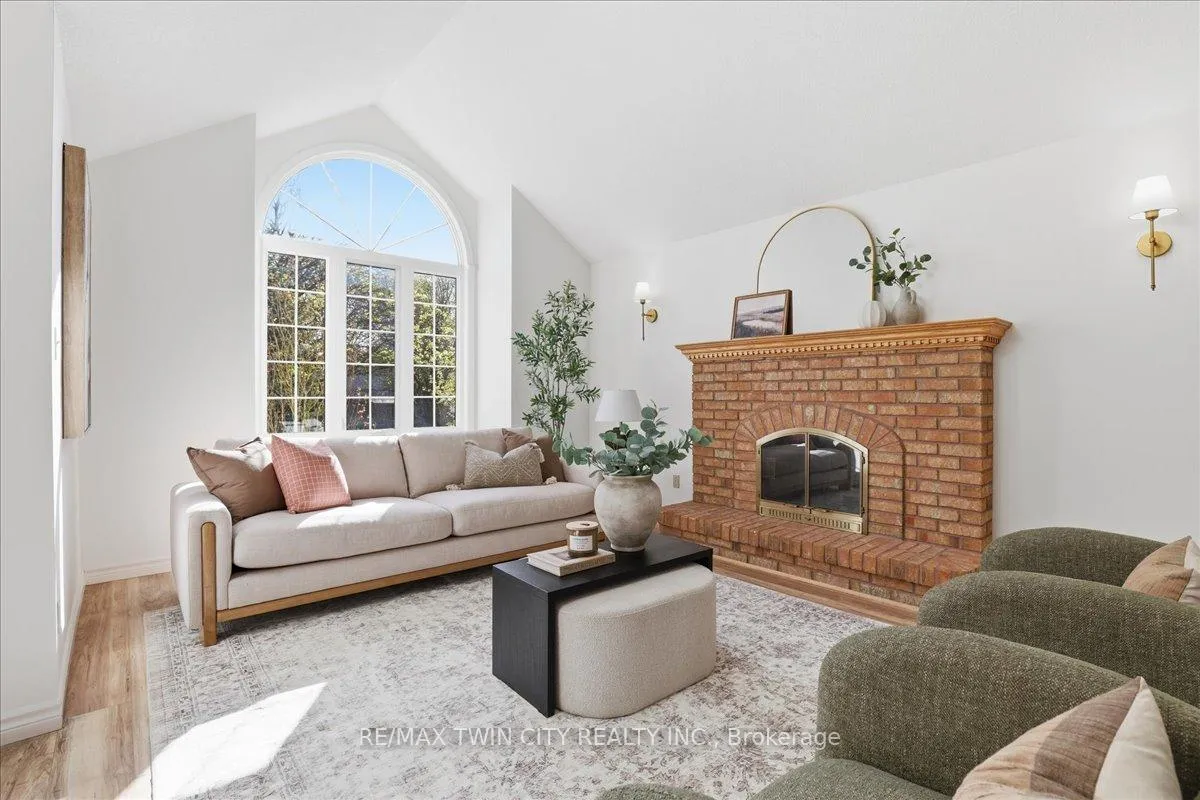 Photo 4 of 26 Robertson Crescent, Waterloo — HOMEH