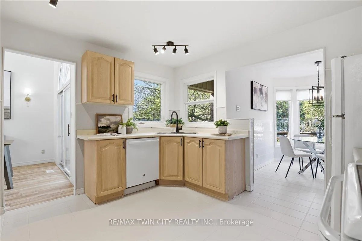 Photo 10 of 26 Robertson Crescent, Waterloo — HOMEH