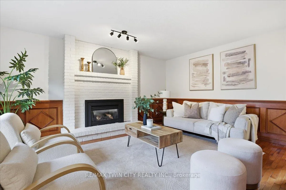 Photo 13 of 26 Robertson Crescent, Waterloo — HOMEH