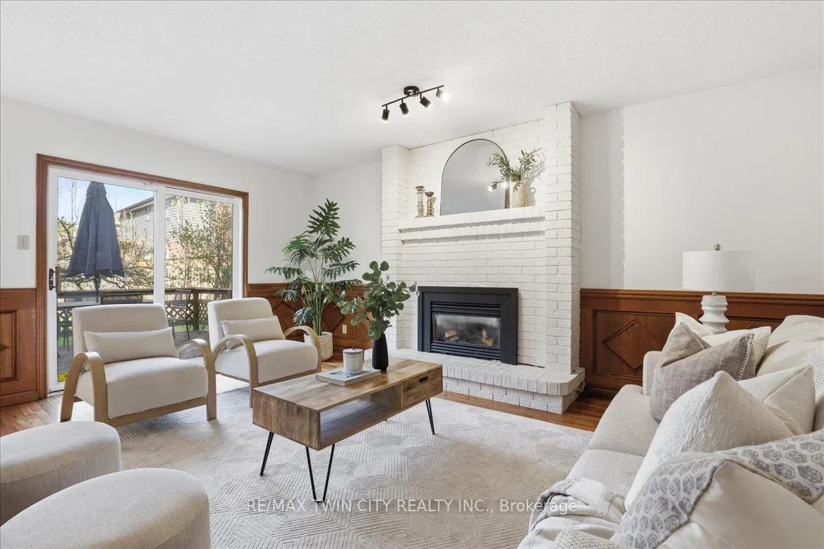 Photo 14 of 26 Robertson Crescent, Waterloo — HOMEH
