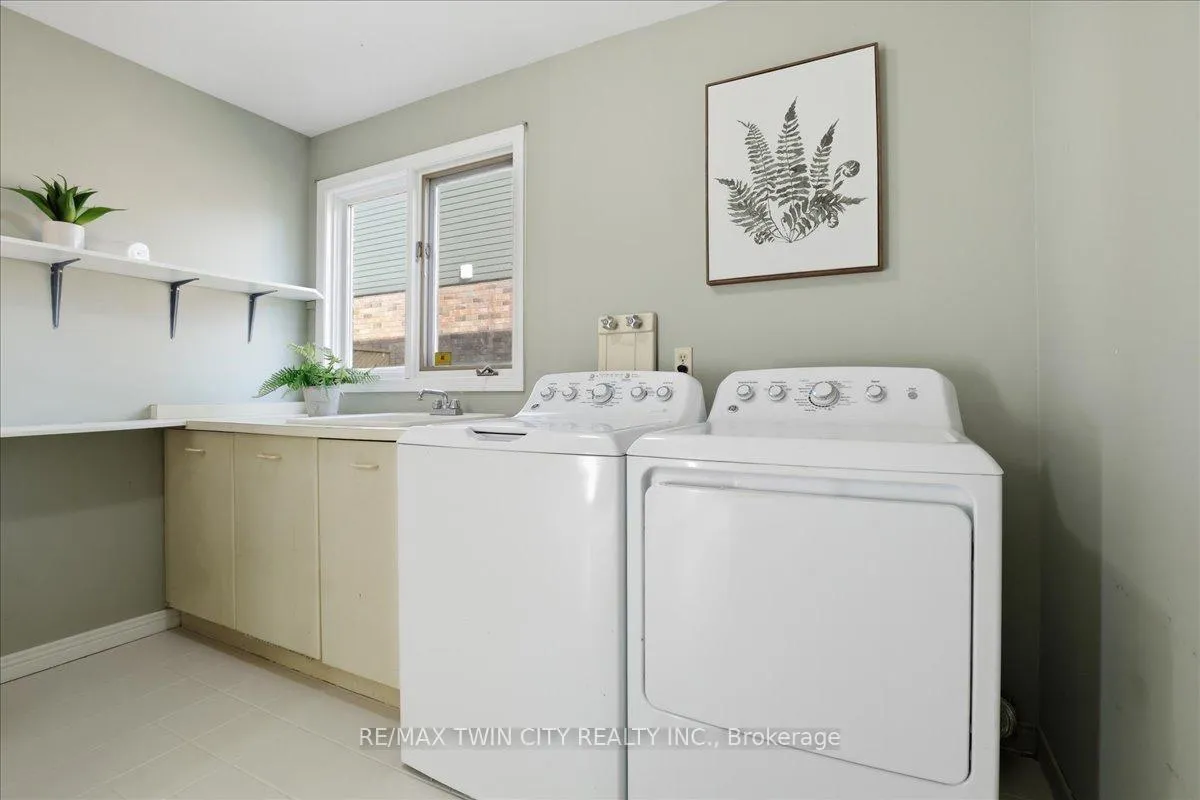 Photo 15 of 26 Robertson Crescent, Waterloo — HOMEH