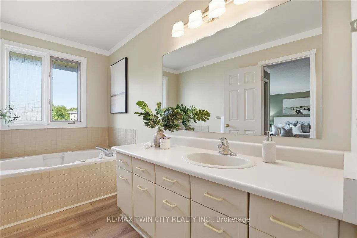 Photo 19 of 26 Robertson Crescent, Waterloo — HOMEH
