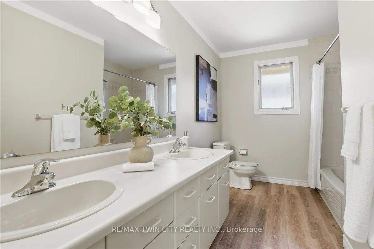 Photo 21 of 26 Robertson Crescent, Waterloo — HOMEH