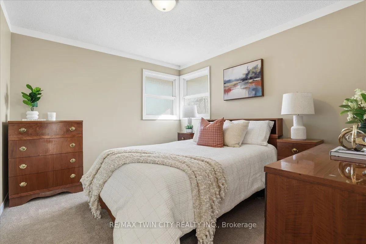 Photo 22 of 26 Robertson Crescent, Waterloo — HOMEH