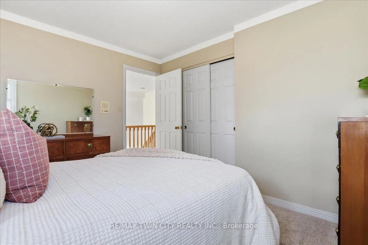 Photo 23 of 26 Robertson Crescent, Waterloo — HOMEH
